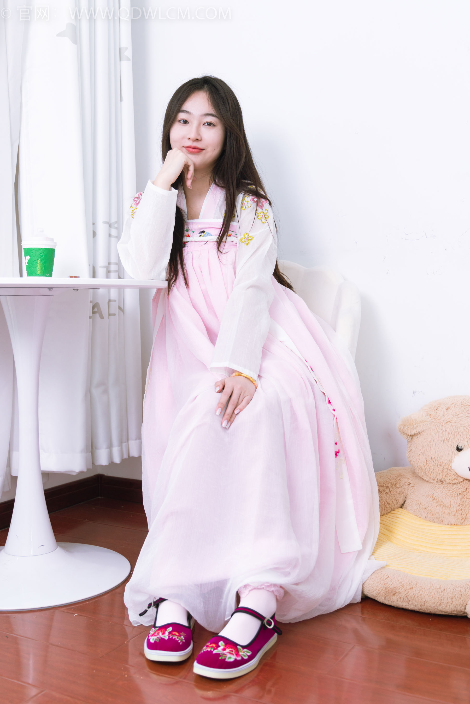 物恋传媒 No.2397 美兔 - 汉服、布鞋、粉色棉袜/(150P)