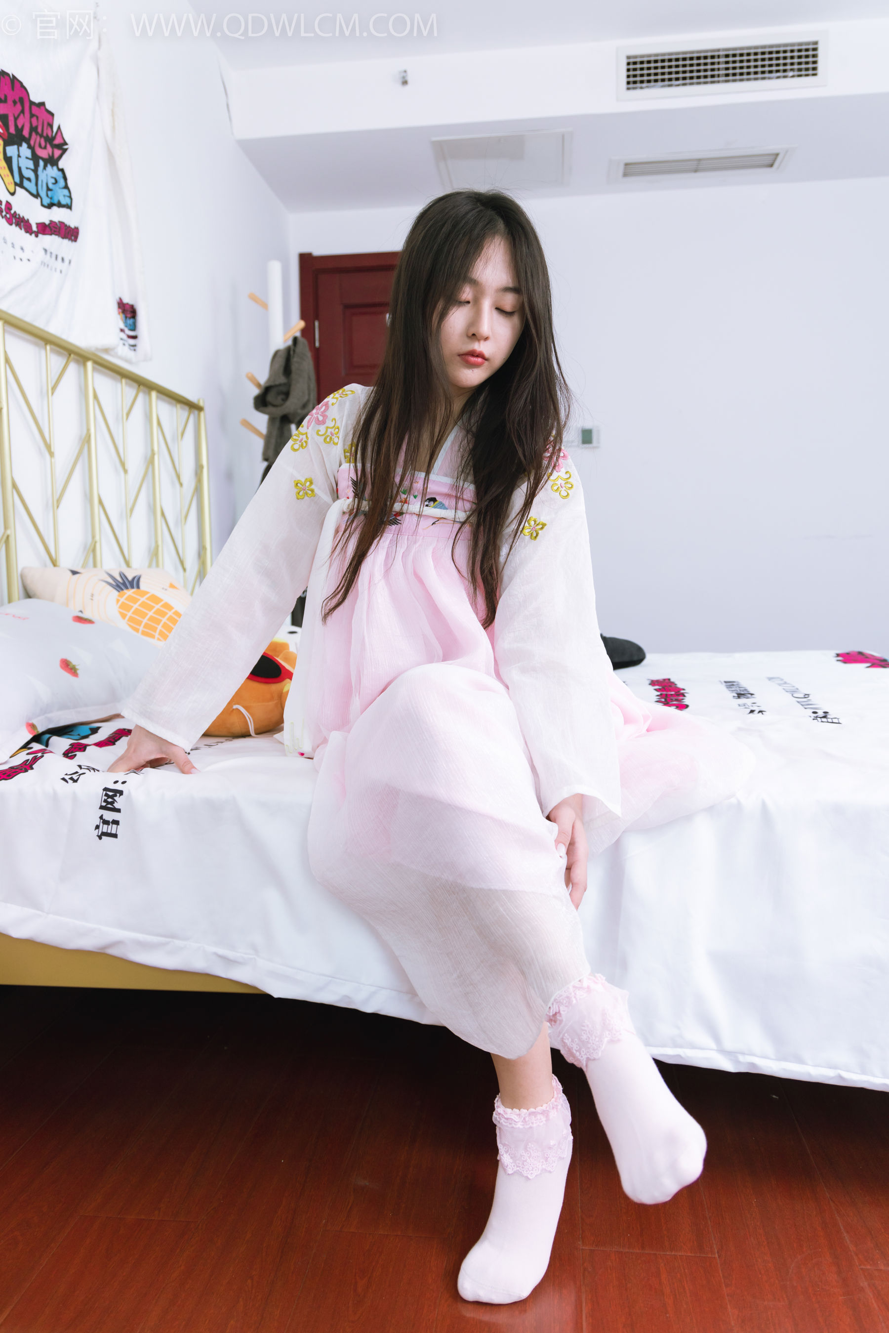 物恋传媒 No.2397 美兔 - 汉服、布鞋、粉色棉袜/(150P)