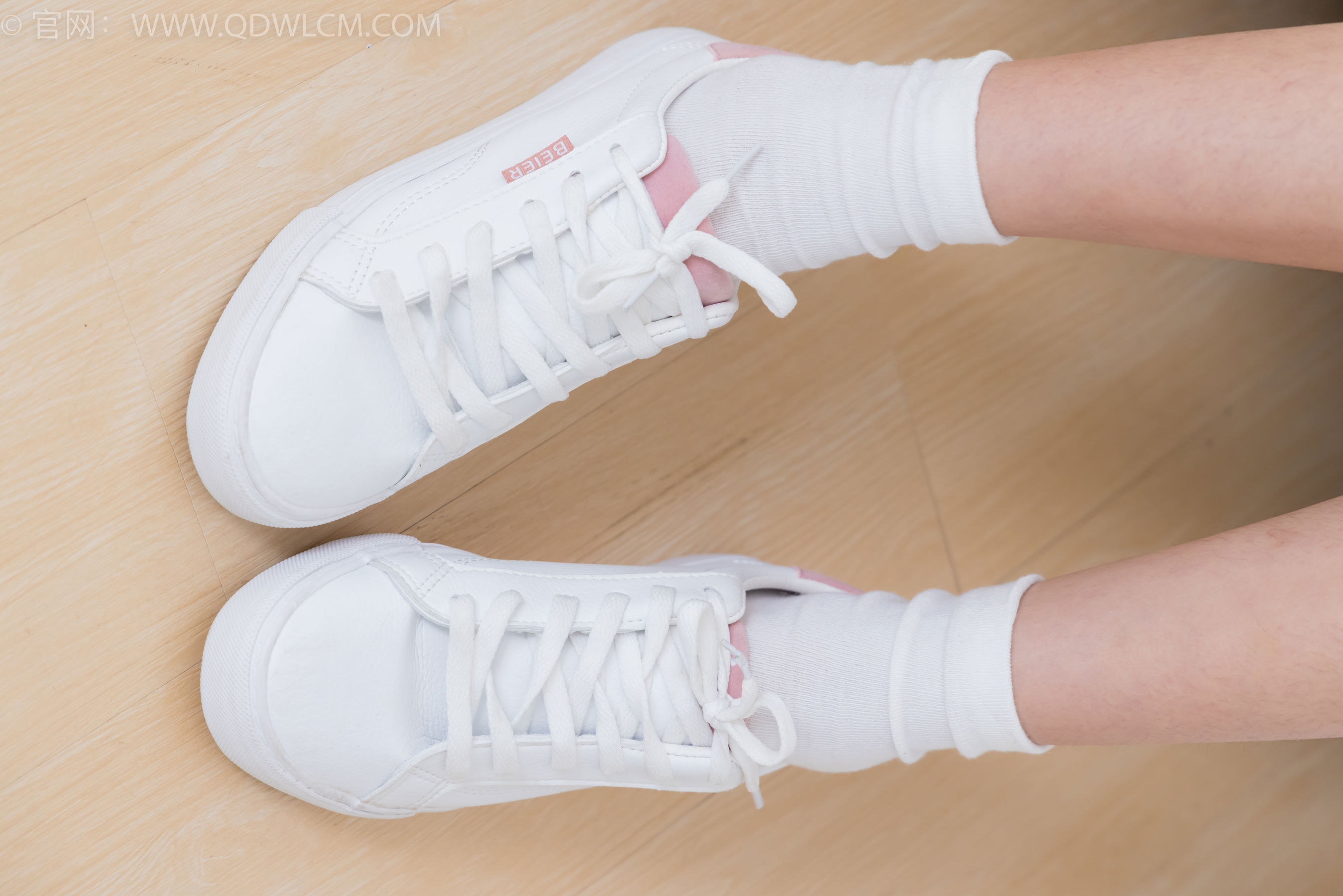 物恋传媒 No.2399 小夏 - 板鞋、白棉袜、裸足/(150P)