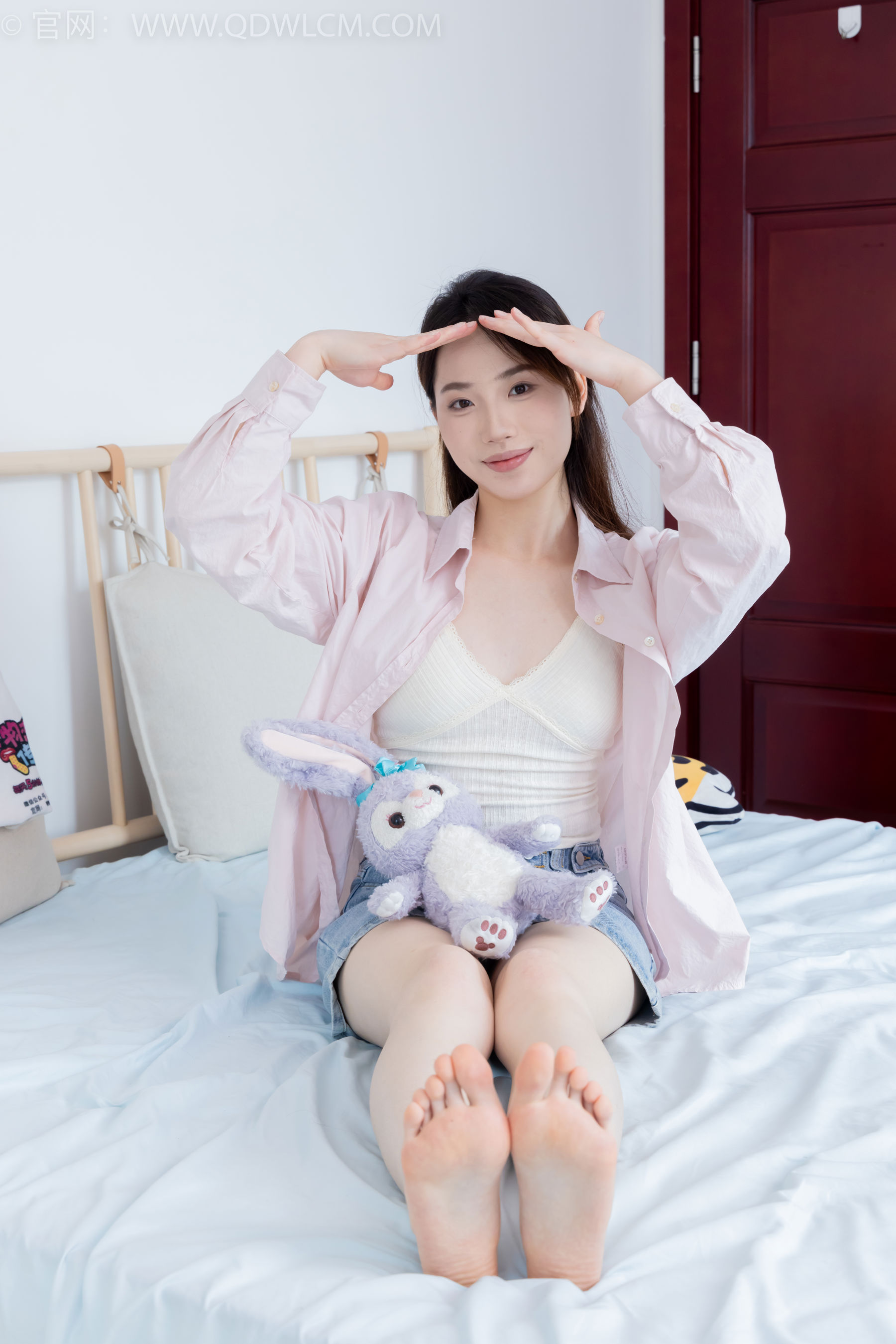 物恋传媒 No.2395 荔枝 - 板鞋、白棉袜、裸足/(150P)