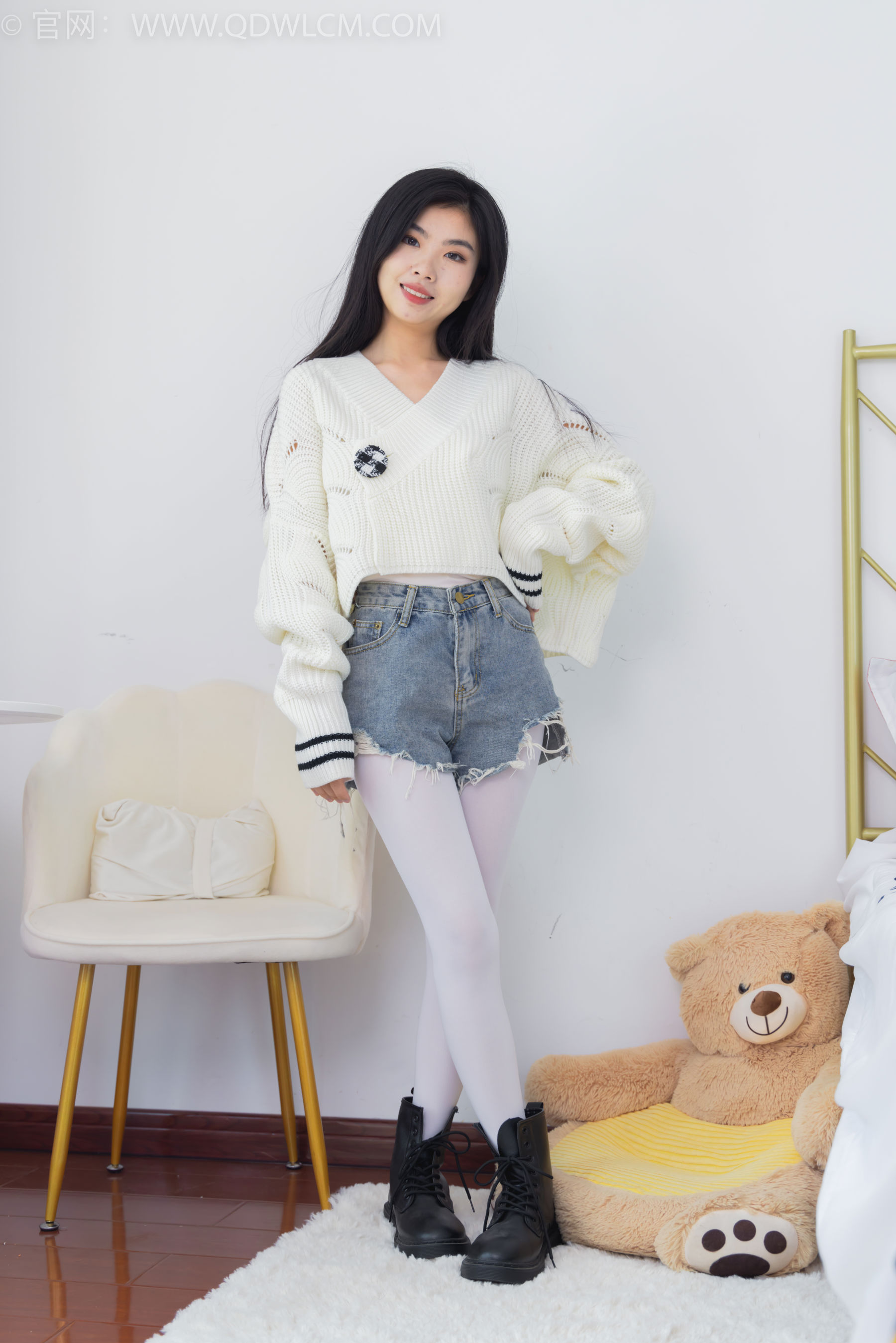 物恋传媒 No.2396 米米 - 马丁靴、厚白丝/(150P)