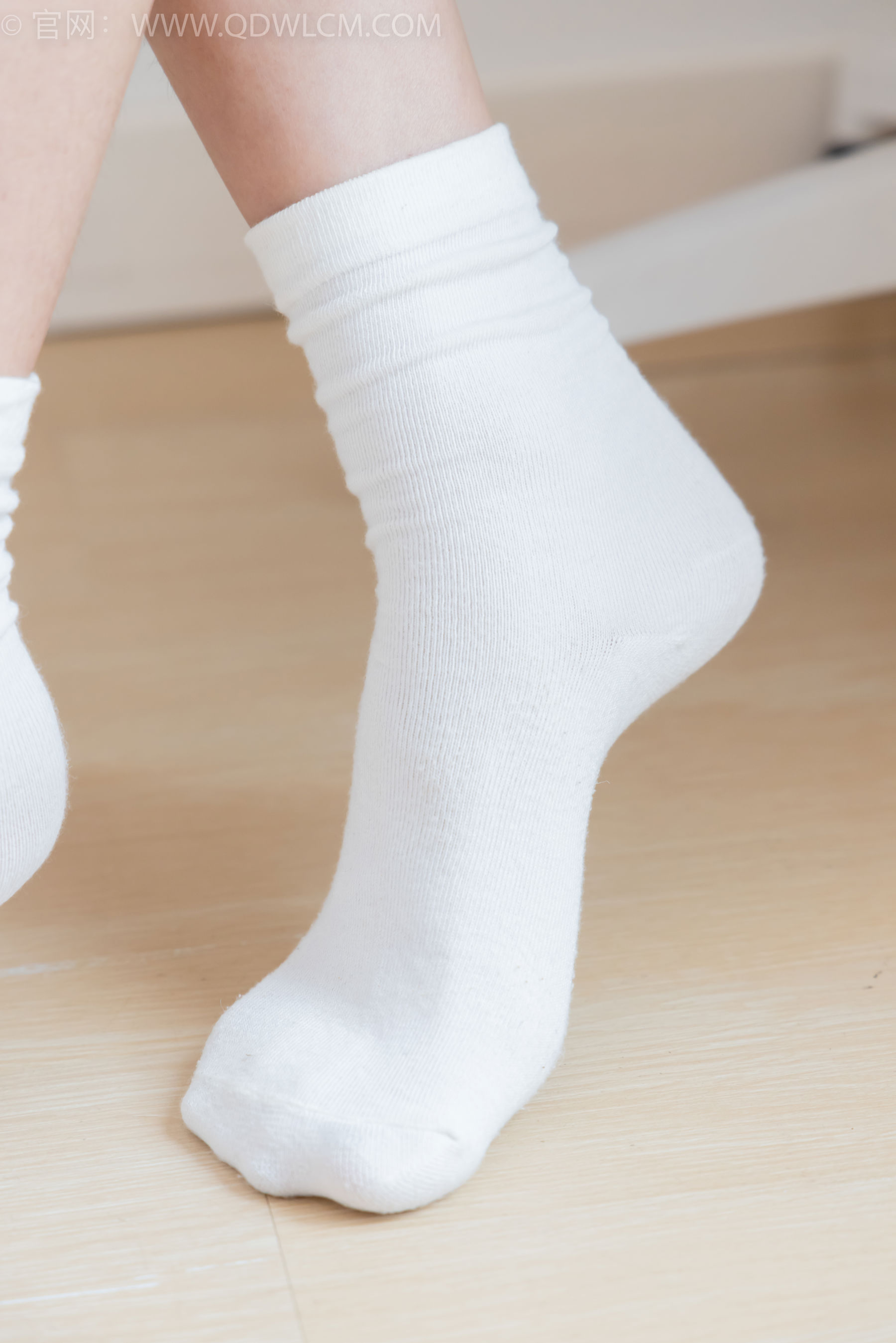 物恋传媒 No.2399 小夏 - 板鞋、白棉袜、裸足/(150P)