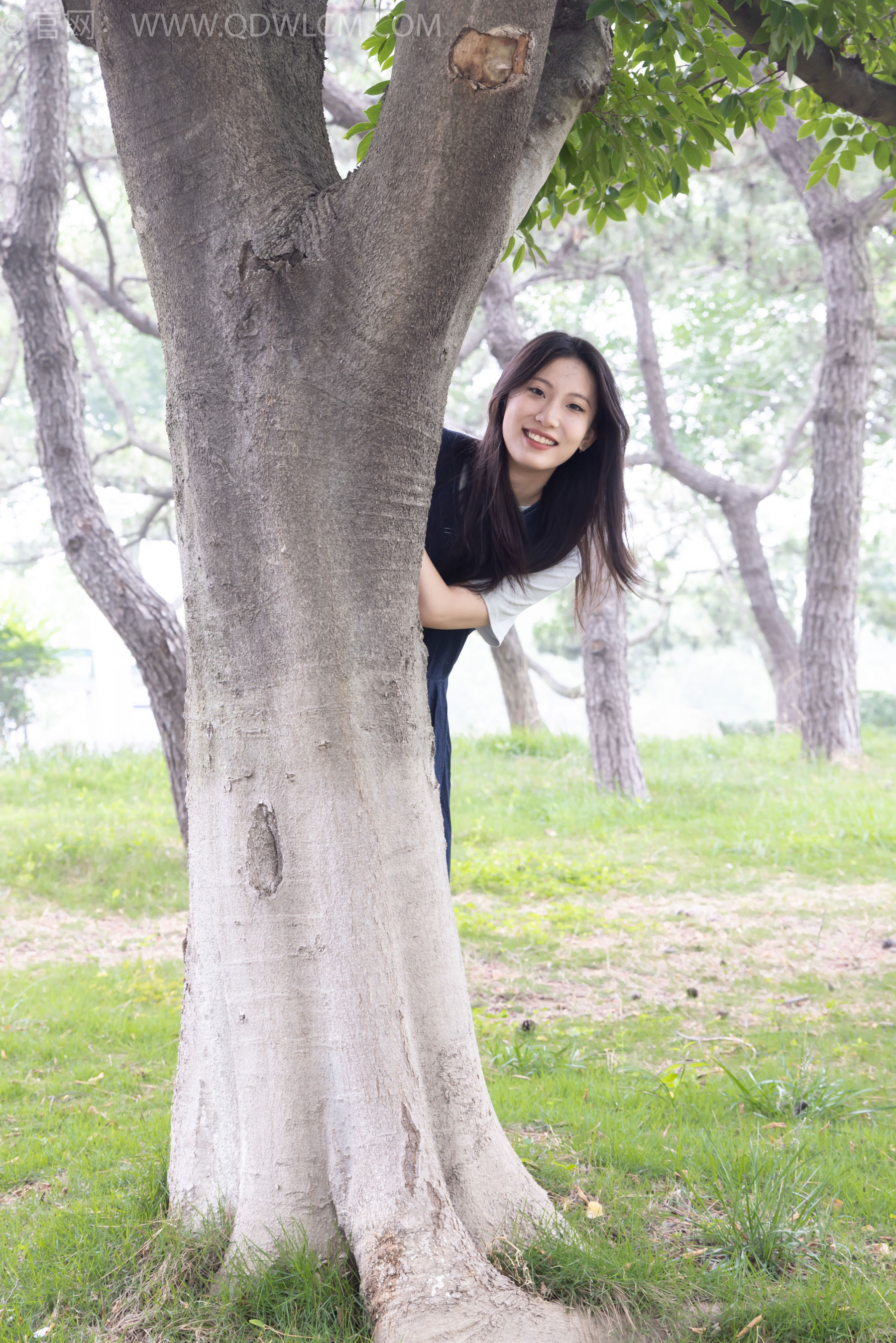 物恋传媒 No.2393 奶糖 - 帆布鞋、白棉袜、裸足/(160P)