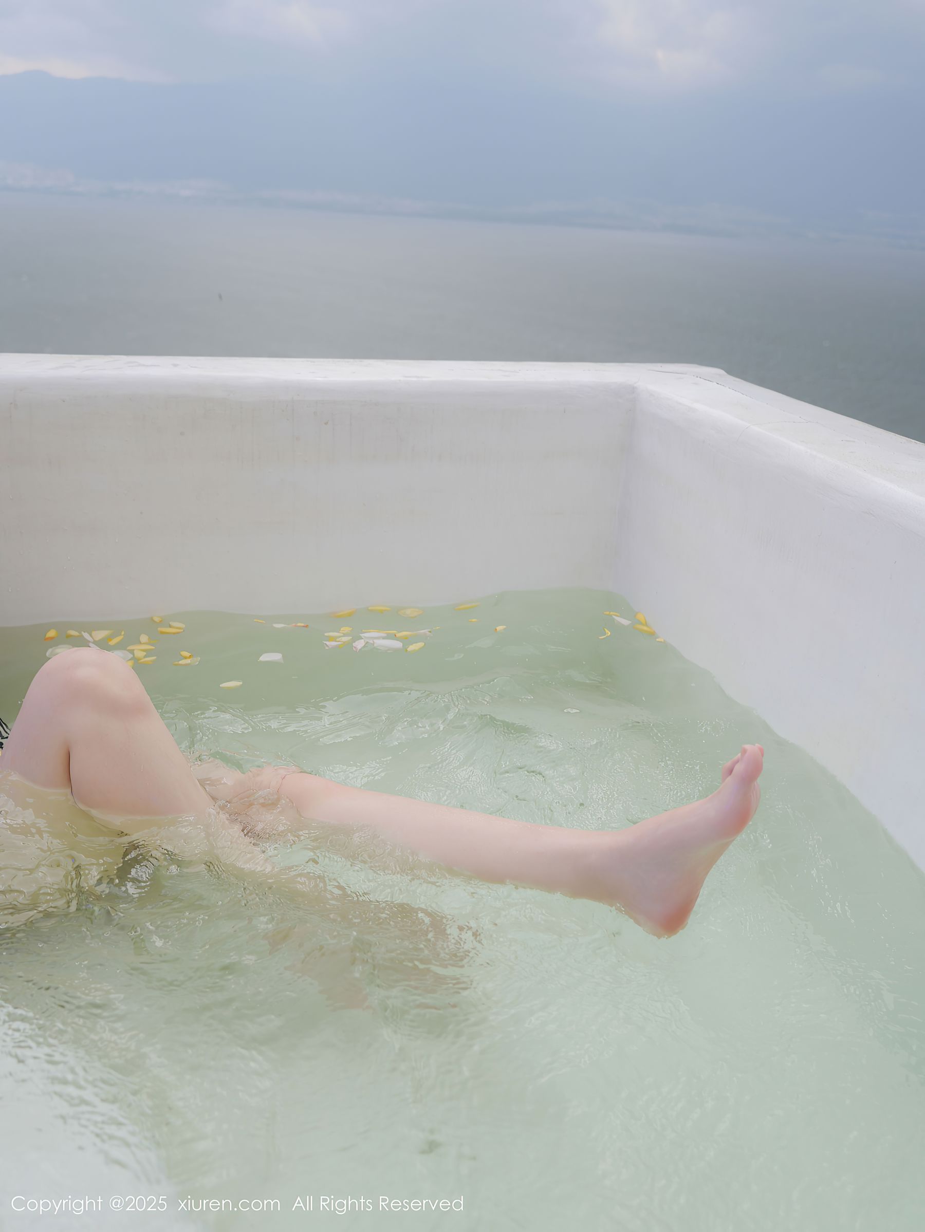 [秀人XiuRen] 2025.08.27 No.10698 白露lulu/(57P)