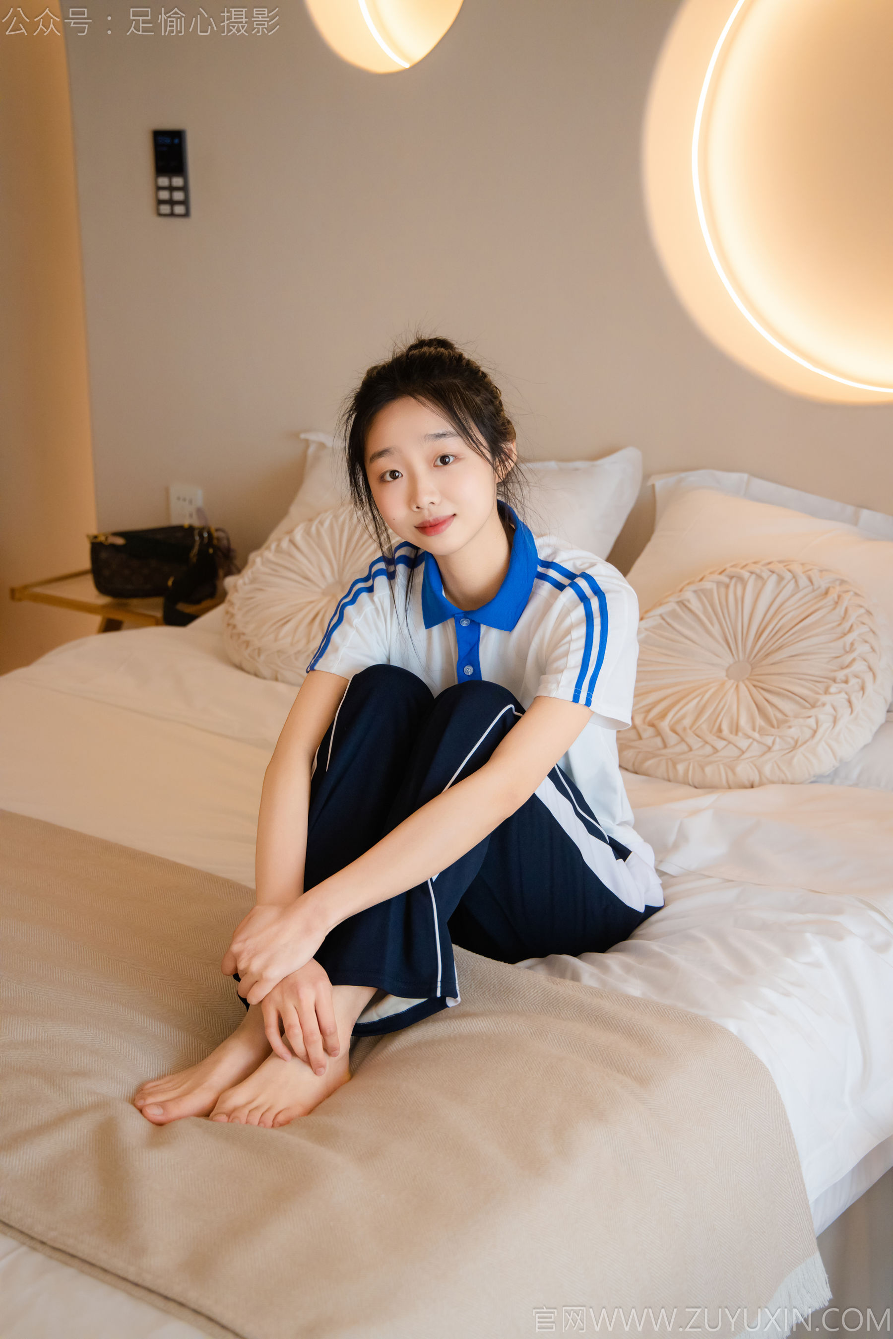 足愉心 No.031 奶芙 （搭配：校服、帆布鞋、白色棉袜、裸足）/(110P)