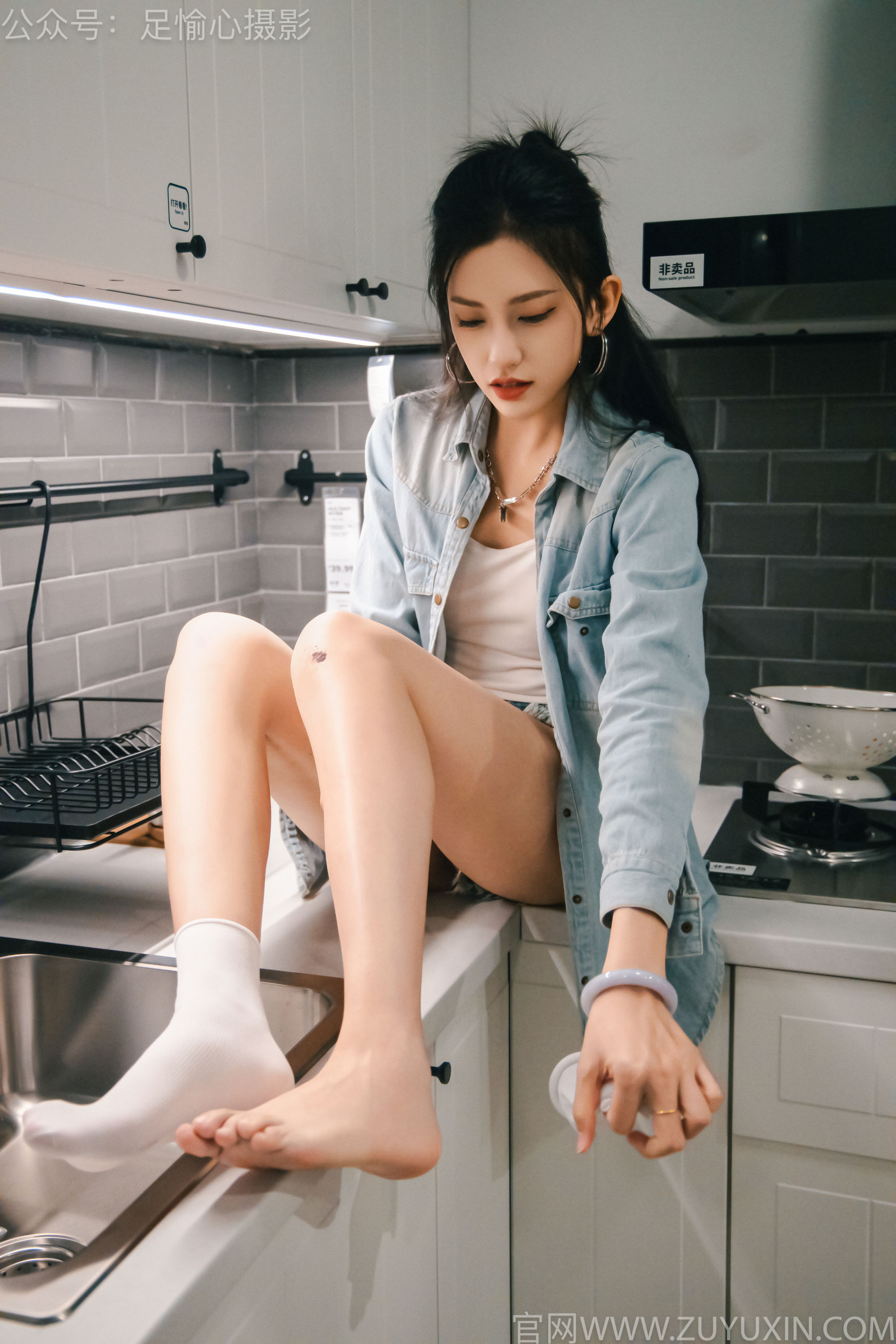足愉心 No.001 可乐 （搭配：白T、牛仔短裤、板鞋、白棉袜、裸足）/(120P)