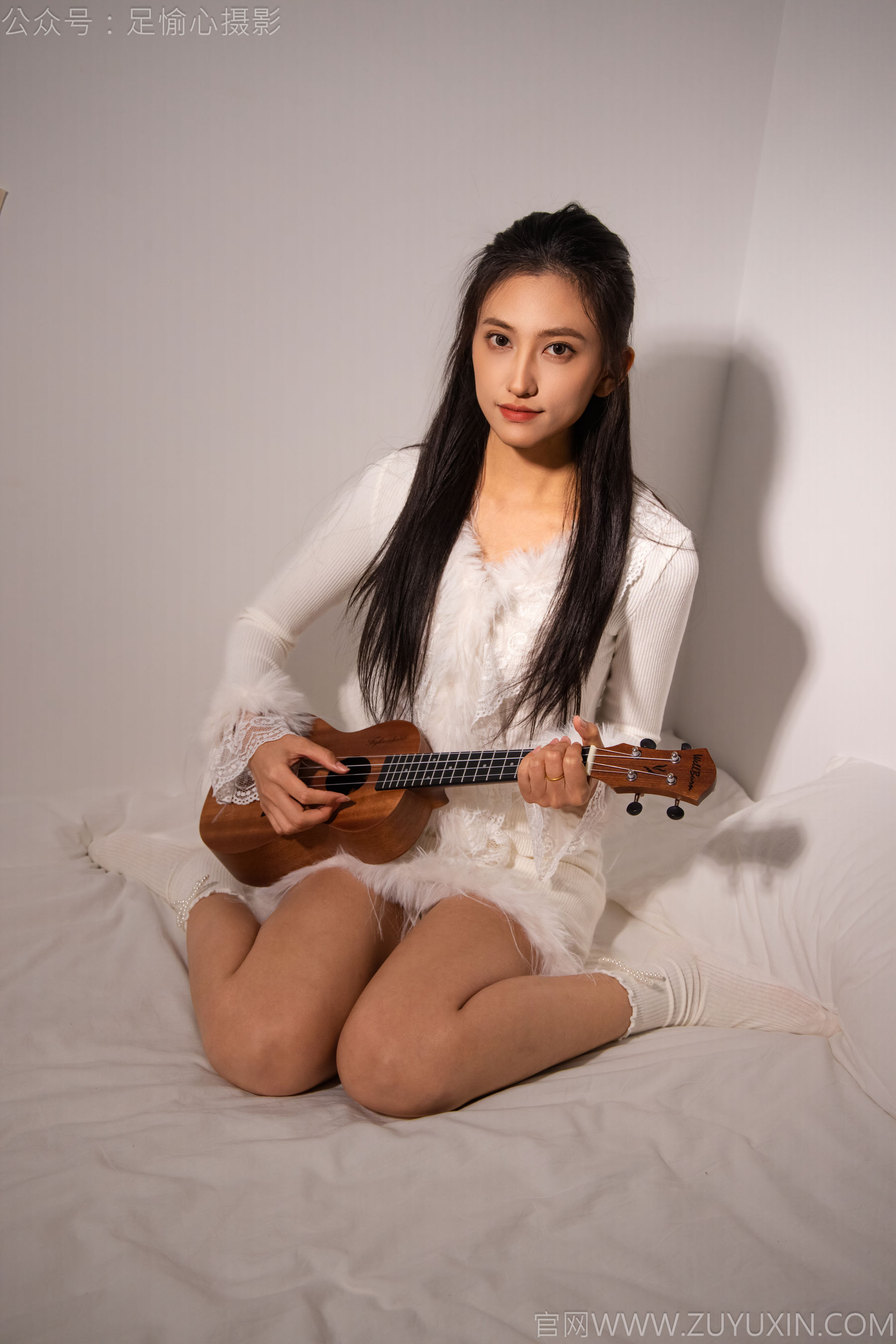 足愉心 No.029 可乐 （搭配：白色上衣、短裙、运动鞋、白色棉袜）/(140P)