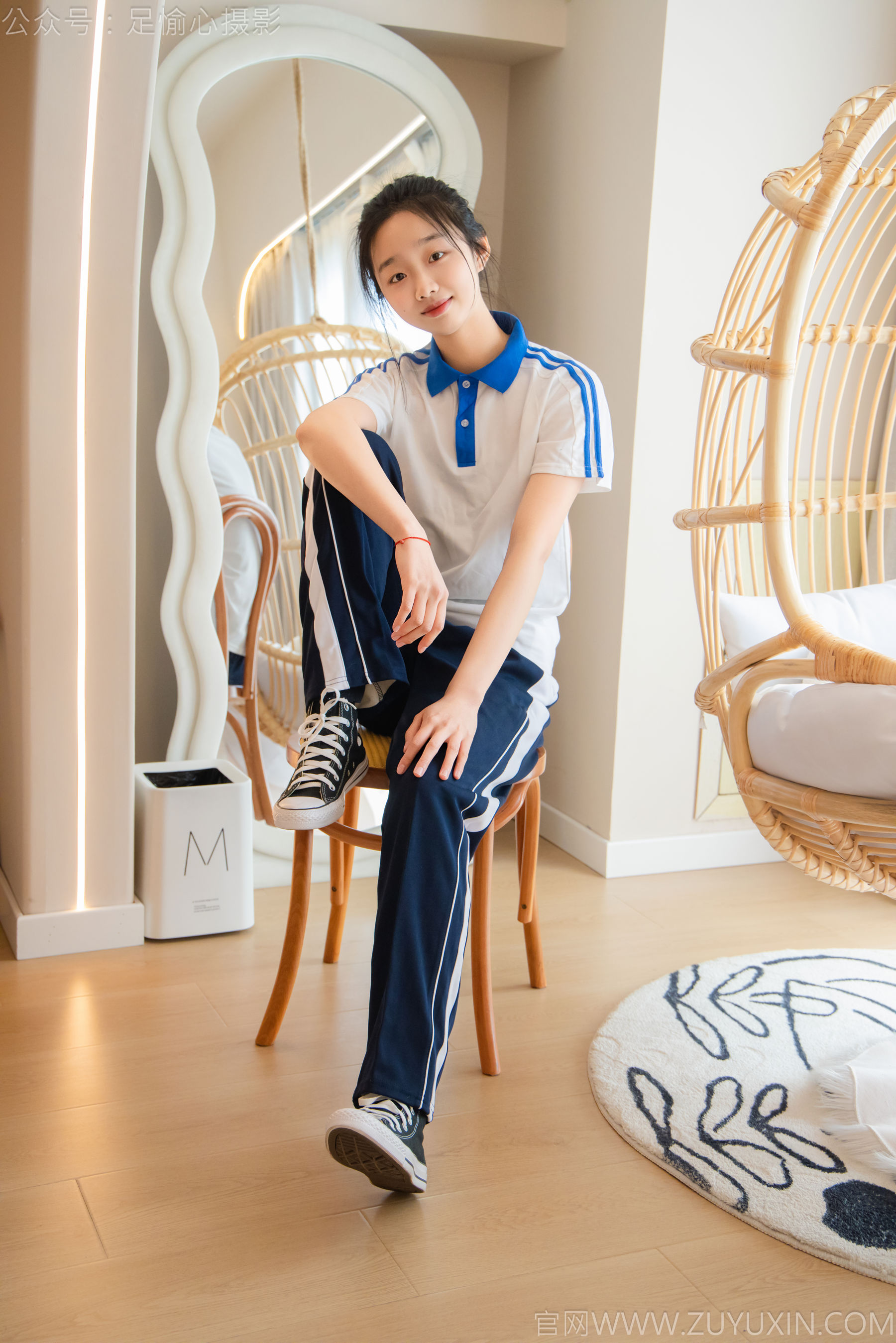 足愉心 No.031 奶芙 （搭配：校服、帆布鞋、白色棉袜、裸足）/(110P)
