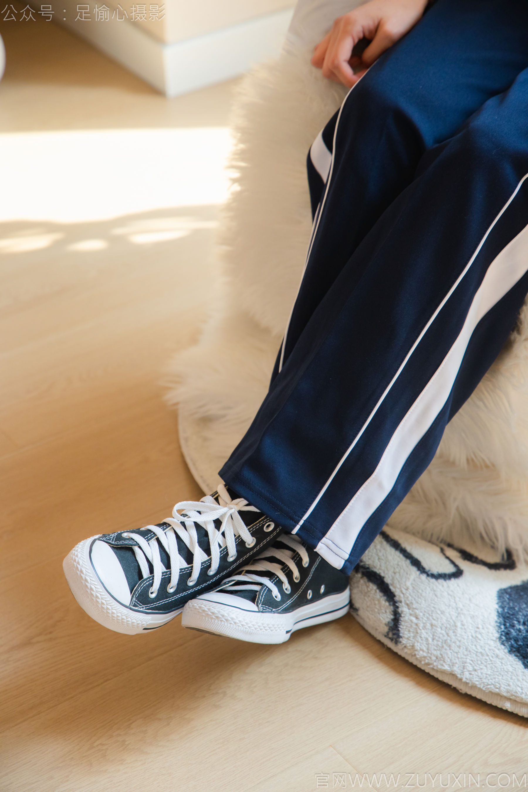 足愉心 No.031 奶芙 （搭配：校服、帆布鞋、白色棉袜、裸足）/(110P)