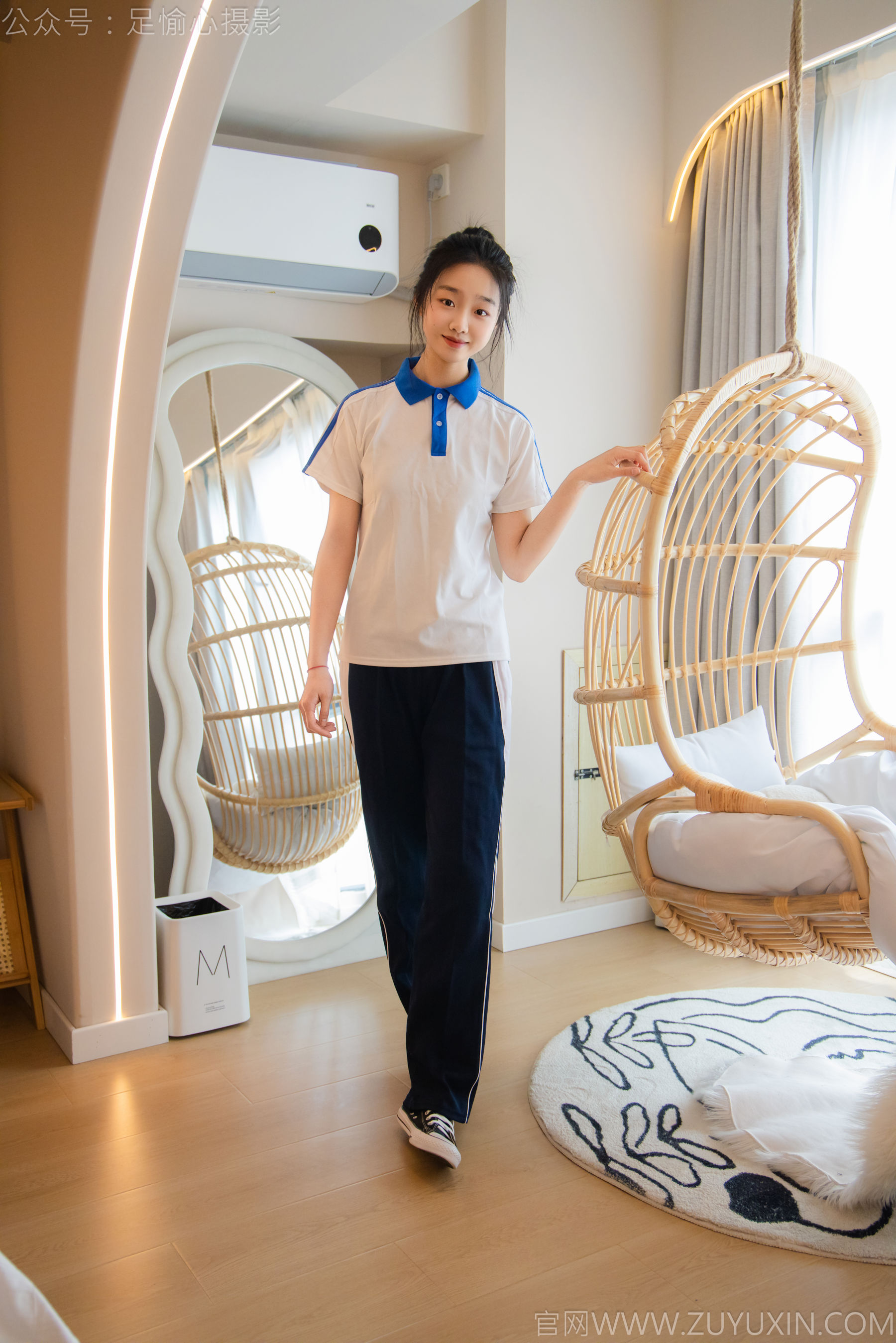 足愉心 No.031 奶芙 （搭配：校服、帆布鞋、白色棉袜、裸足）/(110P)