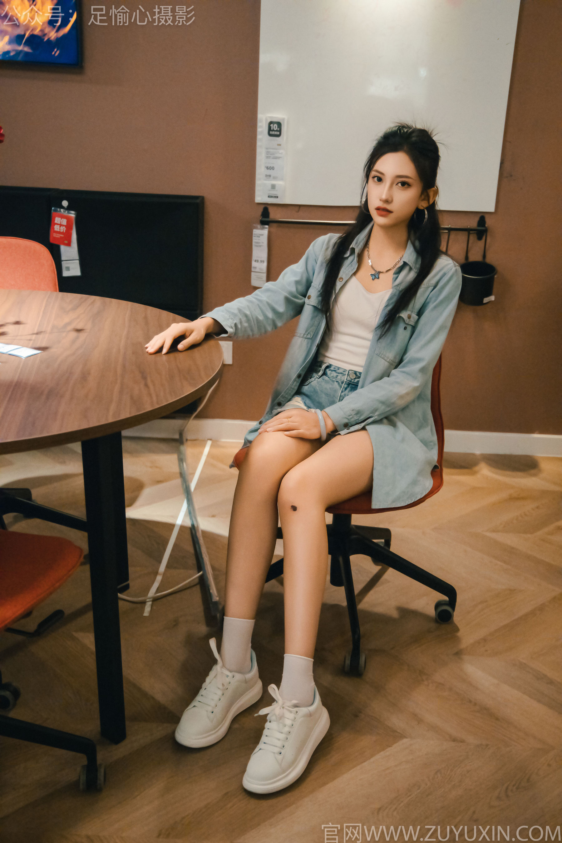 足愉心 No.001 可乐 （搭配：白T、牛仔短裤、板鞋、白棉袜、裸足）/(120P)