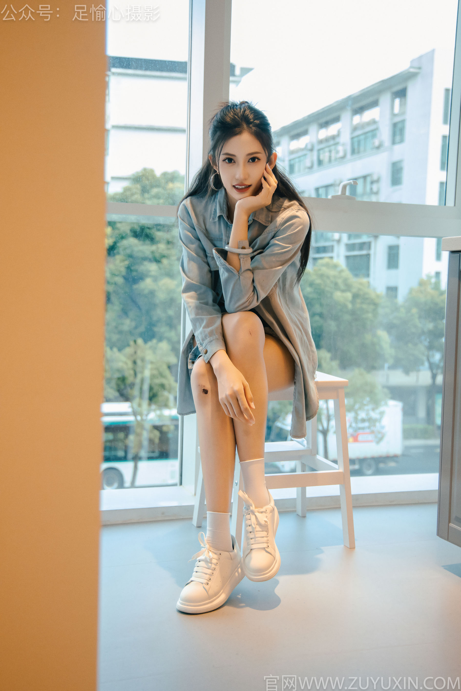 足愉心 No.001 可乐 （搭配：白T、牛仔短裤、板鞋、白棉袜、裸足）/(120P)