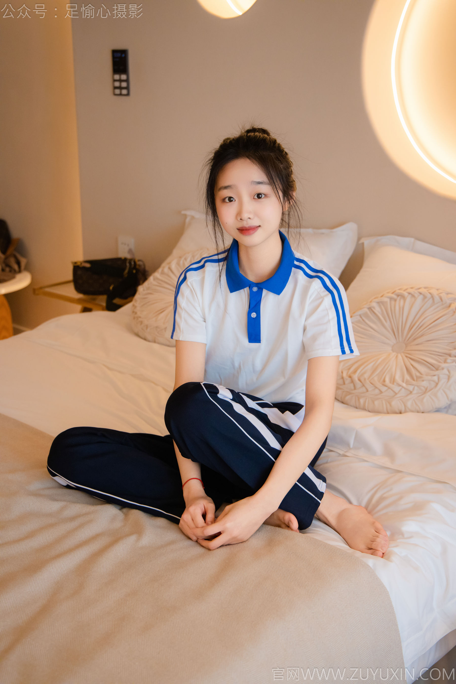 足愉心 No.031 奶芙 （搭配：校服、帆布鞋、白色棉袜、裸足）/(110P)