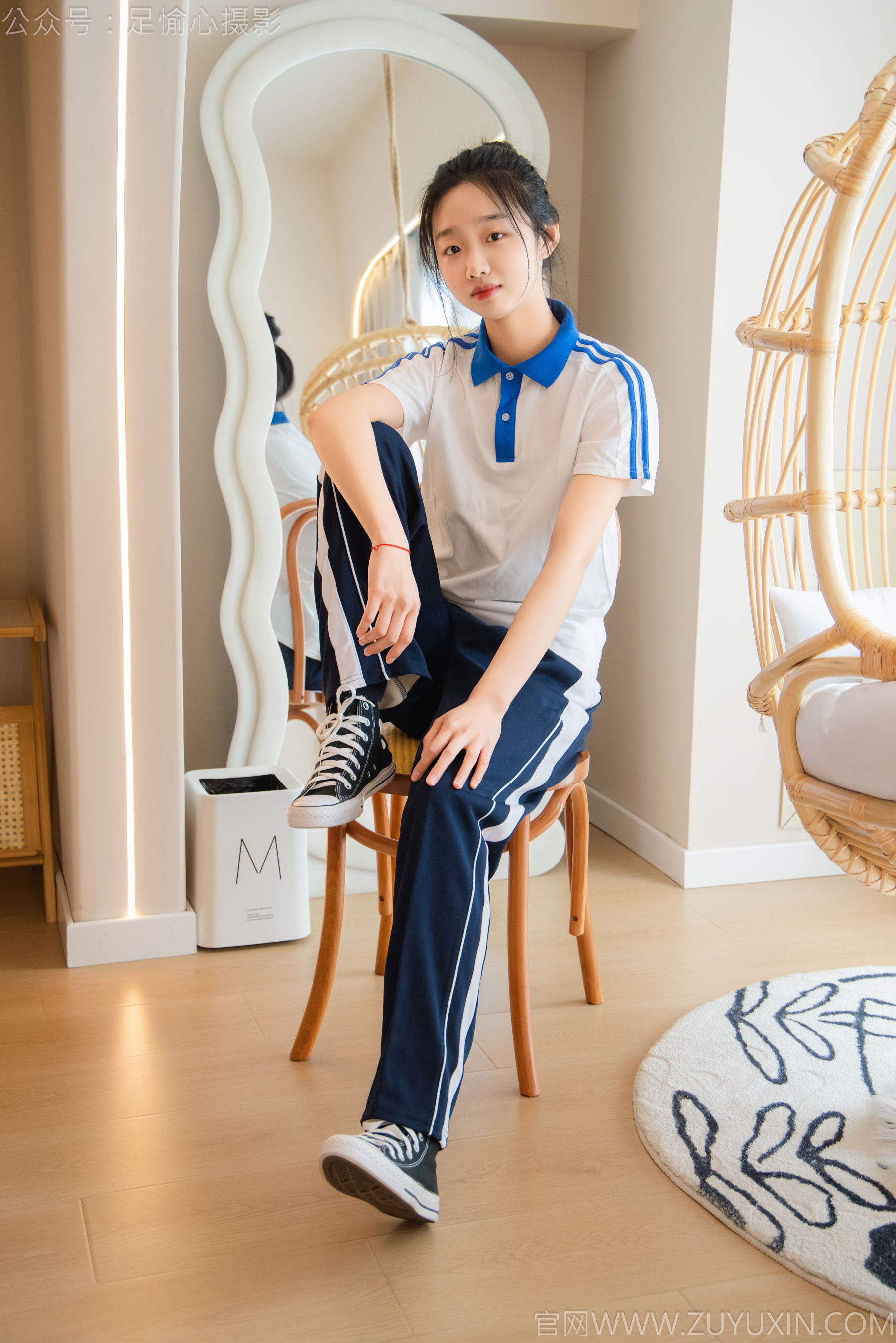 足愉心 No.031 奶芙 （搭配：校服、帆布鞋、白色棉袜、裸足）/(110P)
