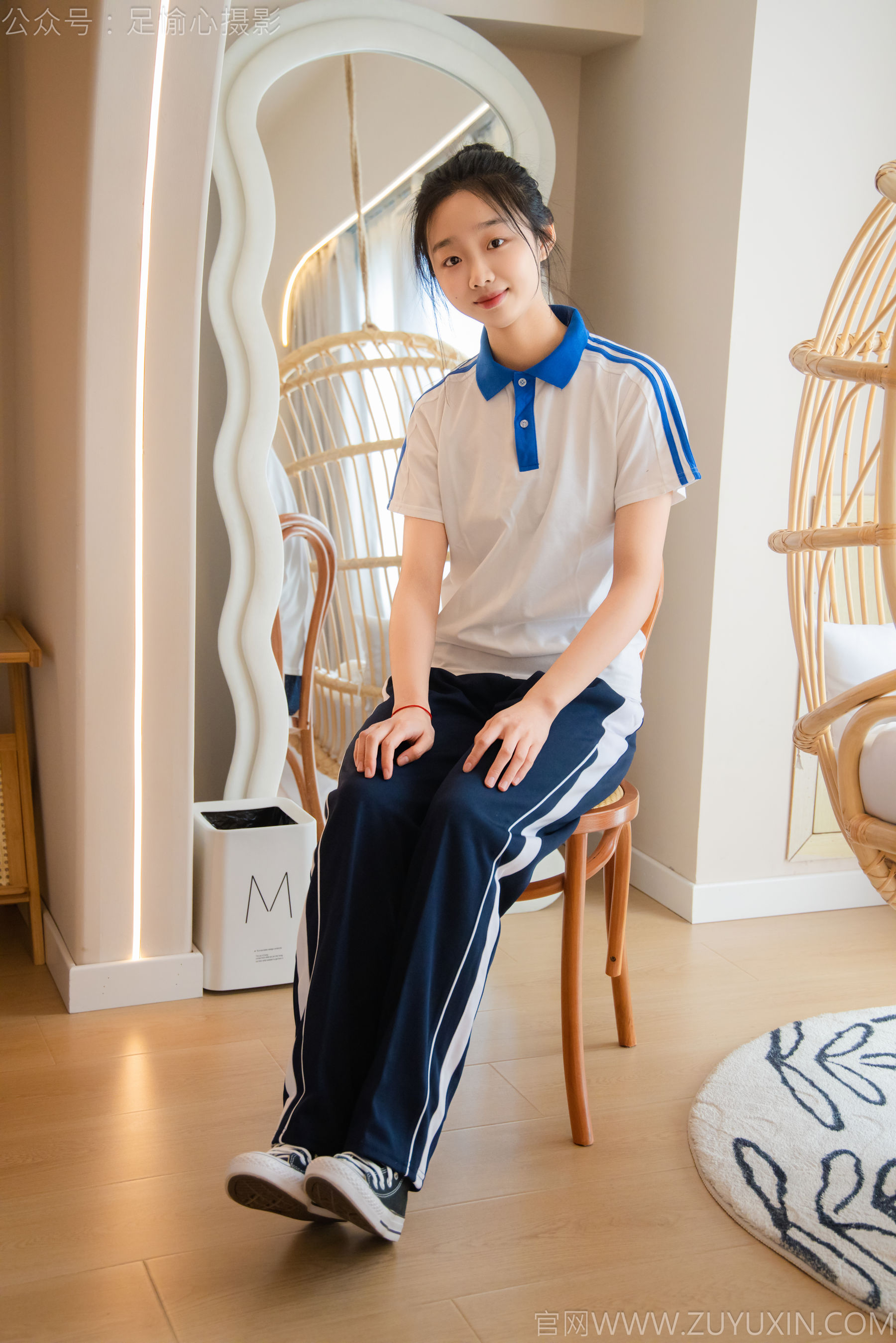 足愉心 No.031 奶芙 （搭配：校服、帆布鞋、白色棉袜、裸足）/(110P)