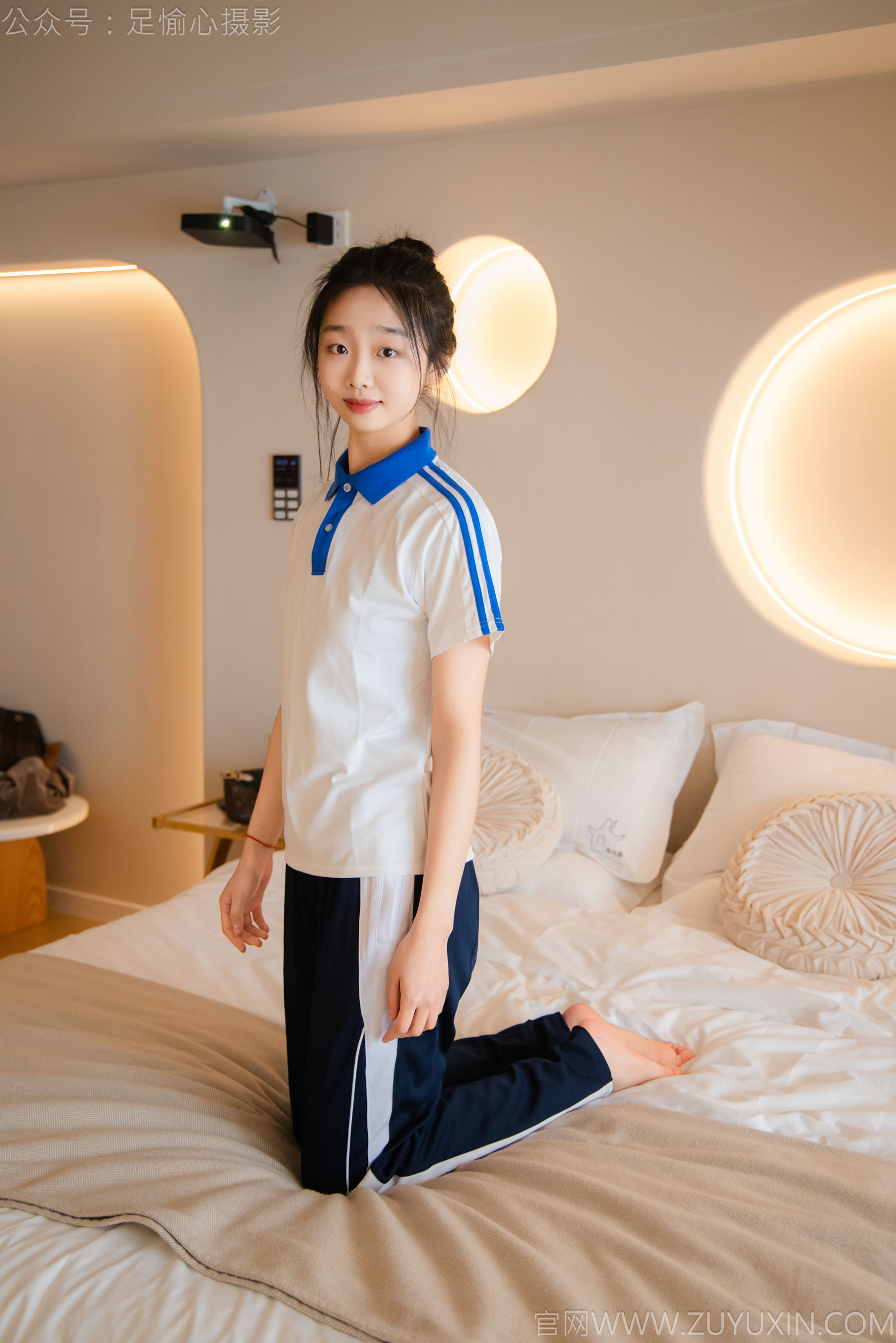 足愉心 No.031 奶芙 （搭配：校服、帆布鞋、白色棉袜、裸足）/(110P)