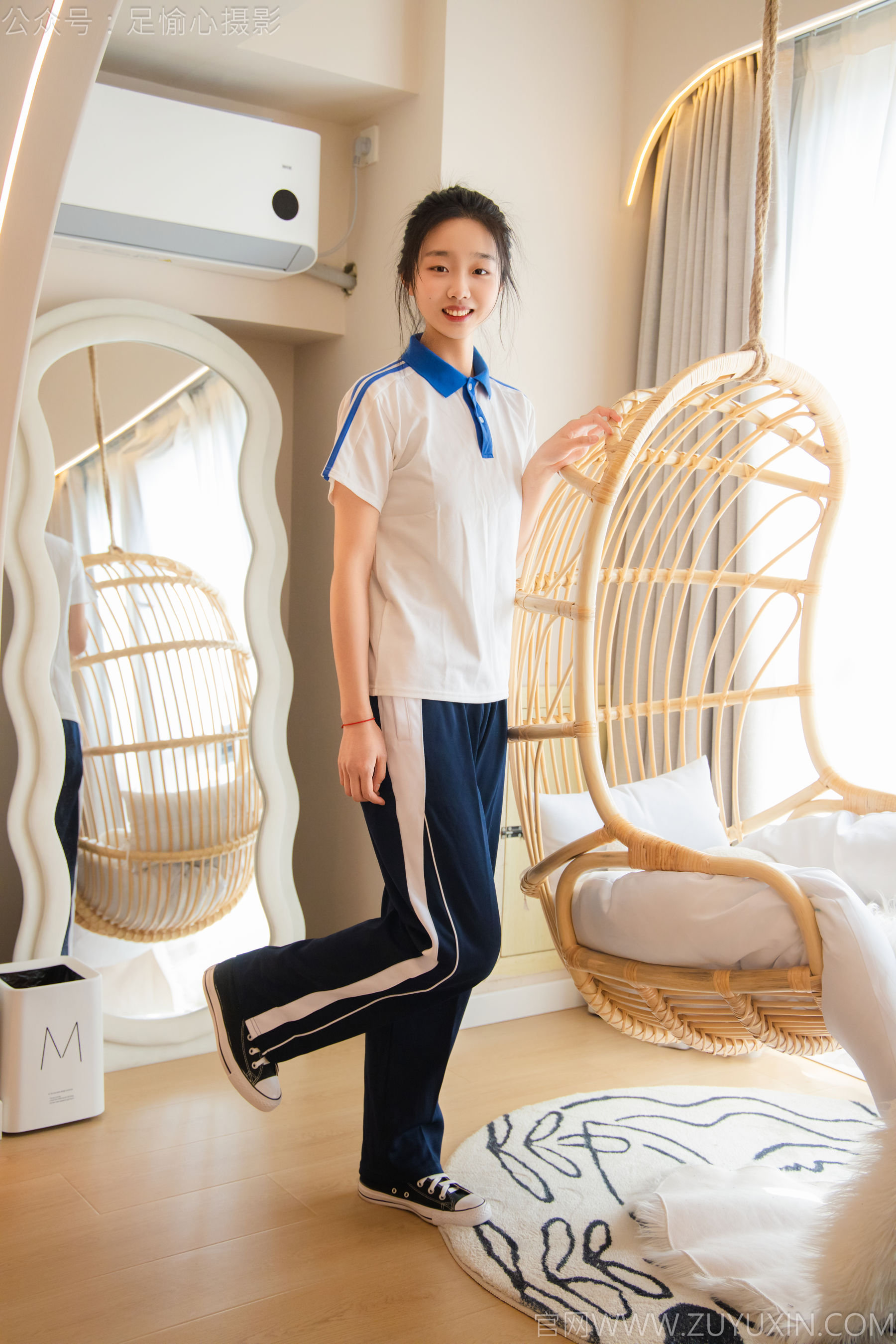 足愉心 No.031 奶芙 （搭配：校服、帆布鞋、白色棉袜、裸足）/(110P)