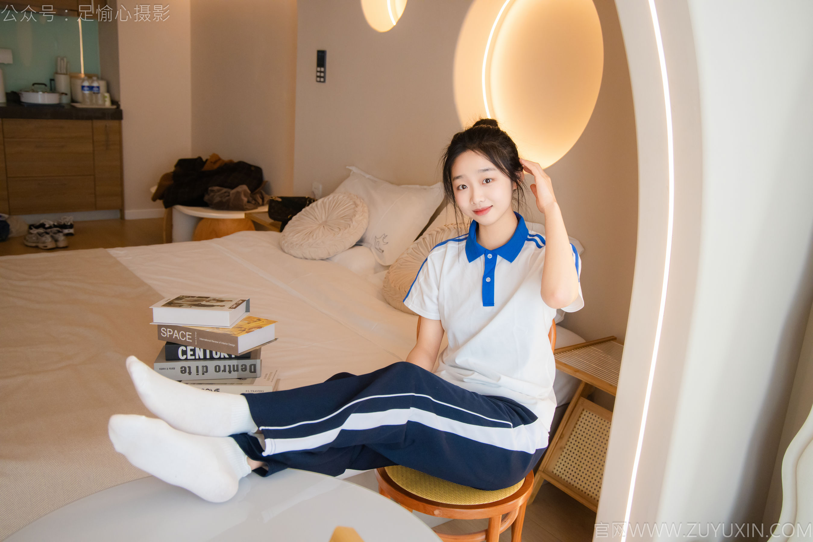 足愉心 No.031 奶芙 （搭配：校服、帆布鞋、白色棉袜、裸足）/(110P)