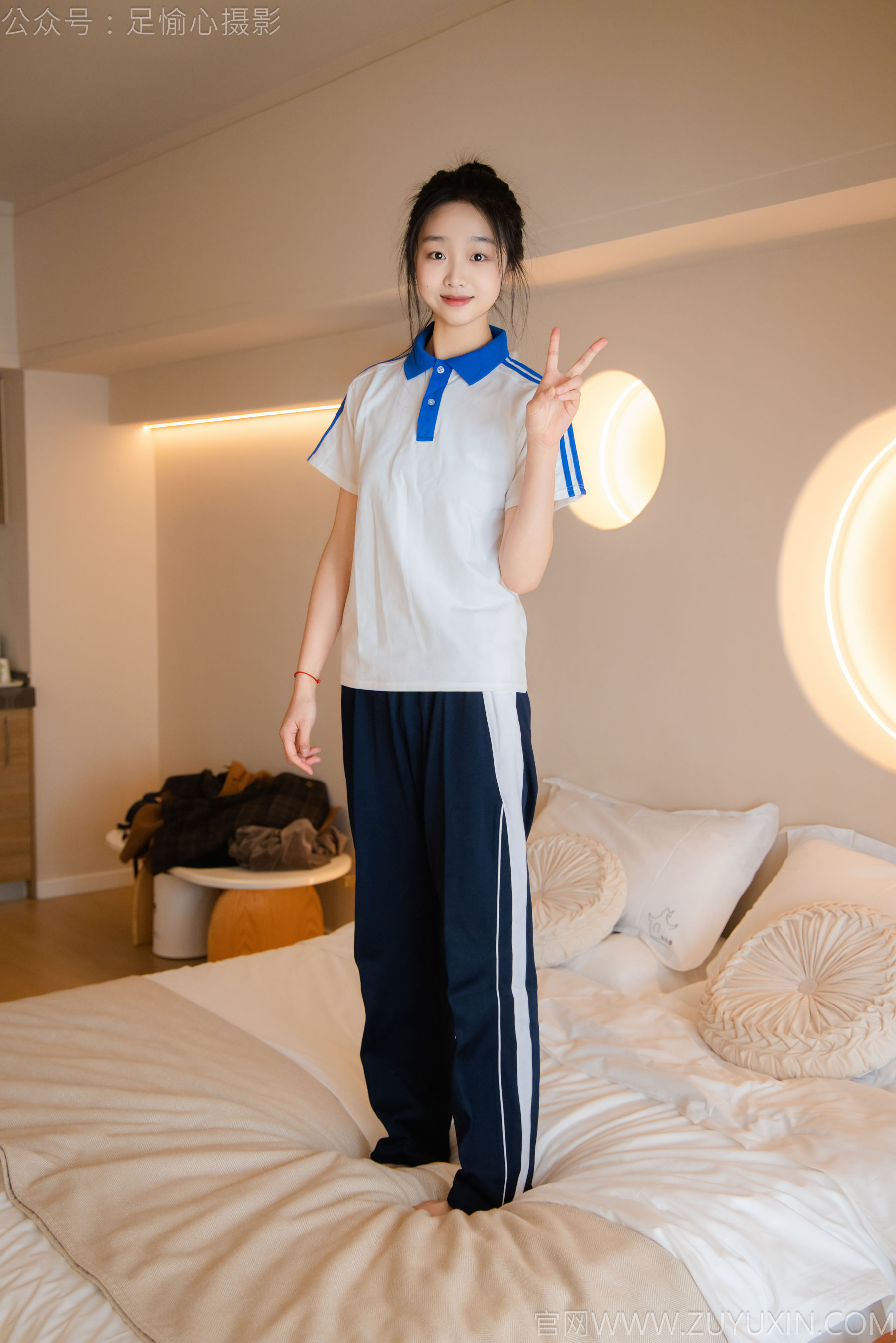 足愉心 No.031 奶芙 （搭配：校服、帆布鞋、白色棉袜、裸足）/(110P)