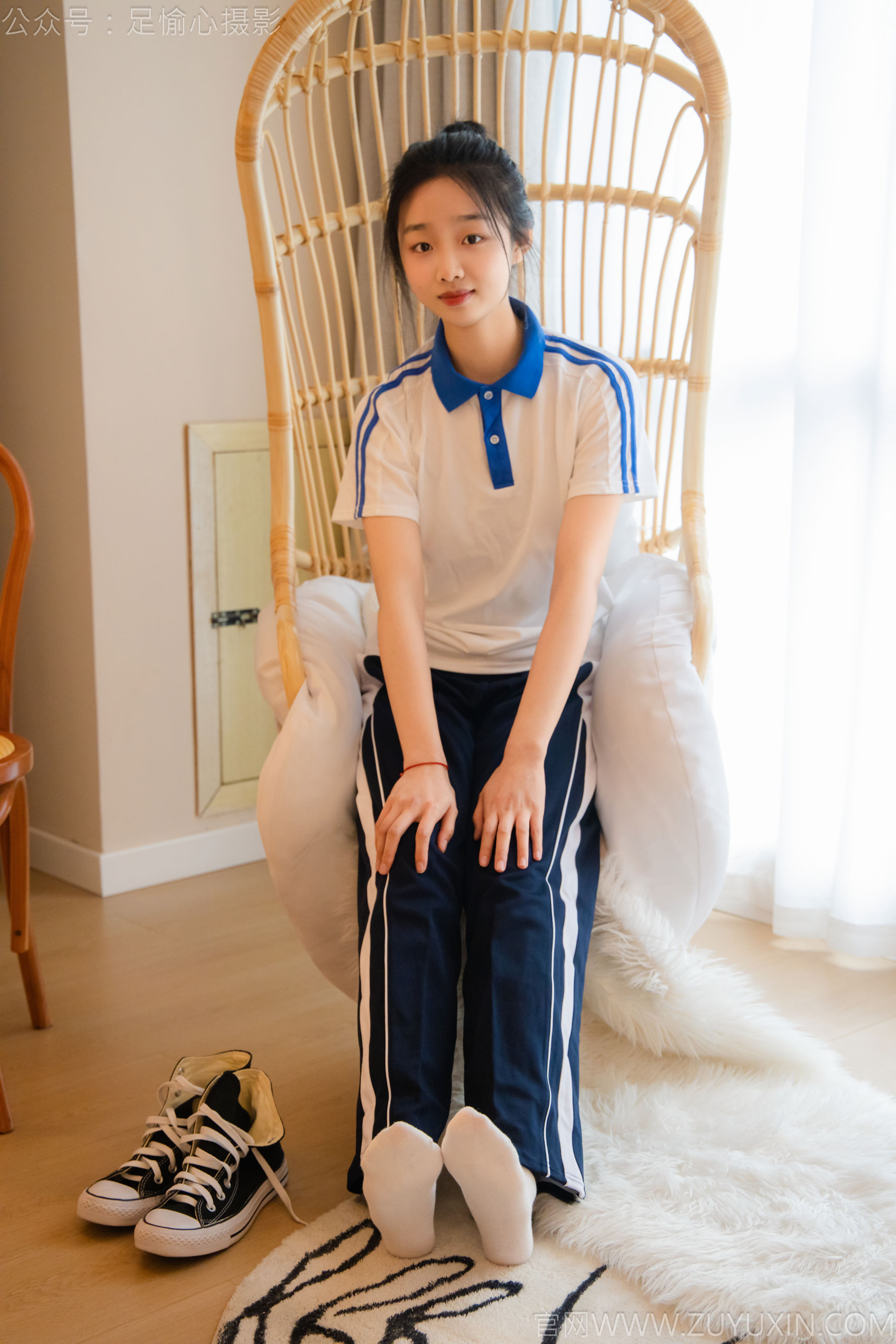 足愉心 No.031 奶芙 （搭配：校服、帆布鞋、白色棉袜、裸足）/(110P)