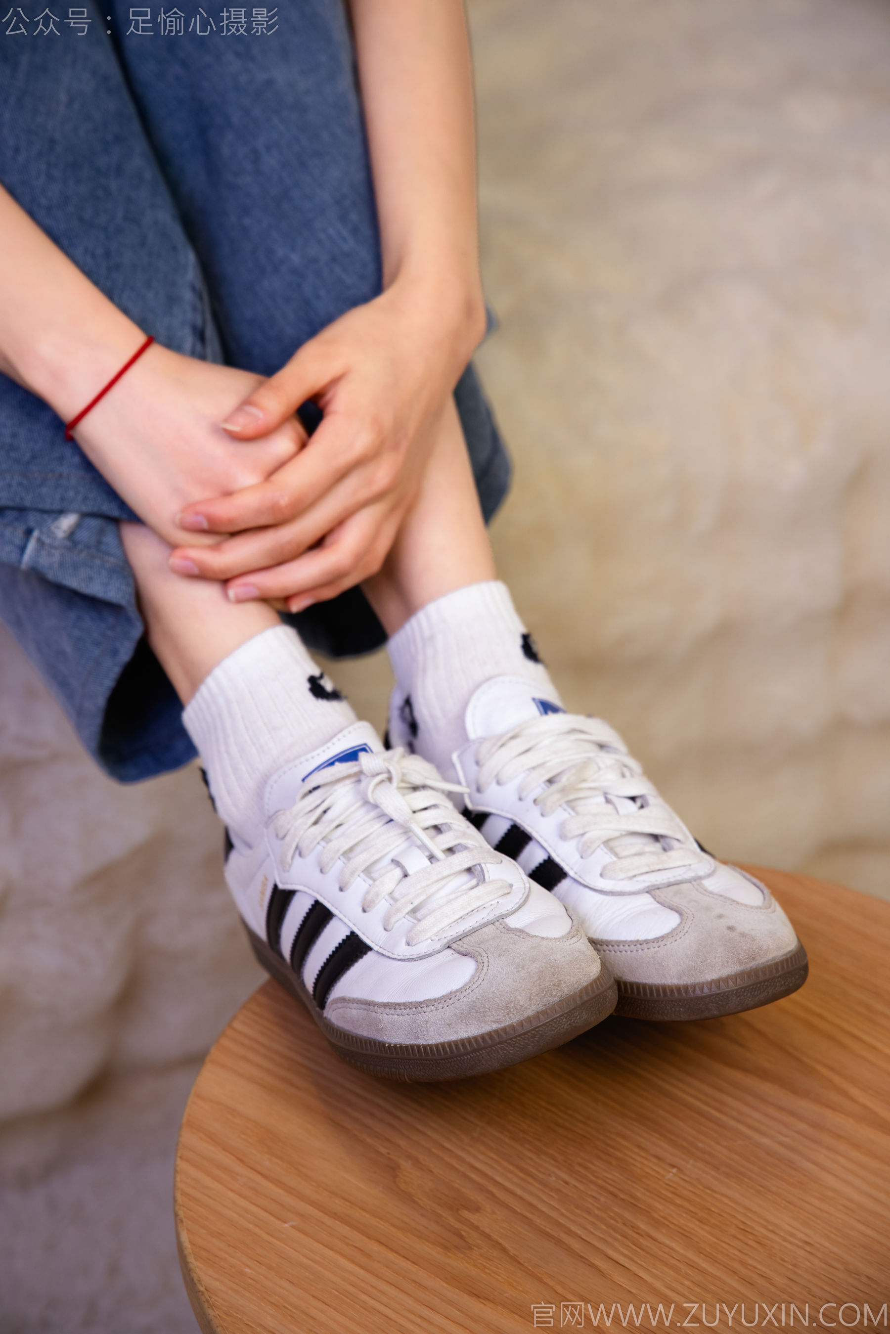 足愉心 No.027 奶芙 （搭配：白色T恤、牛仔长裤、德训鞋、白色棉袜、裸足）/(110P)