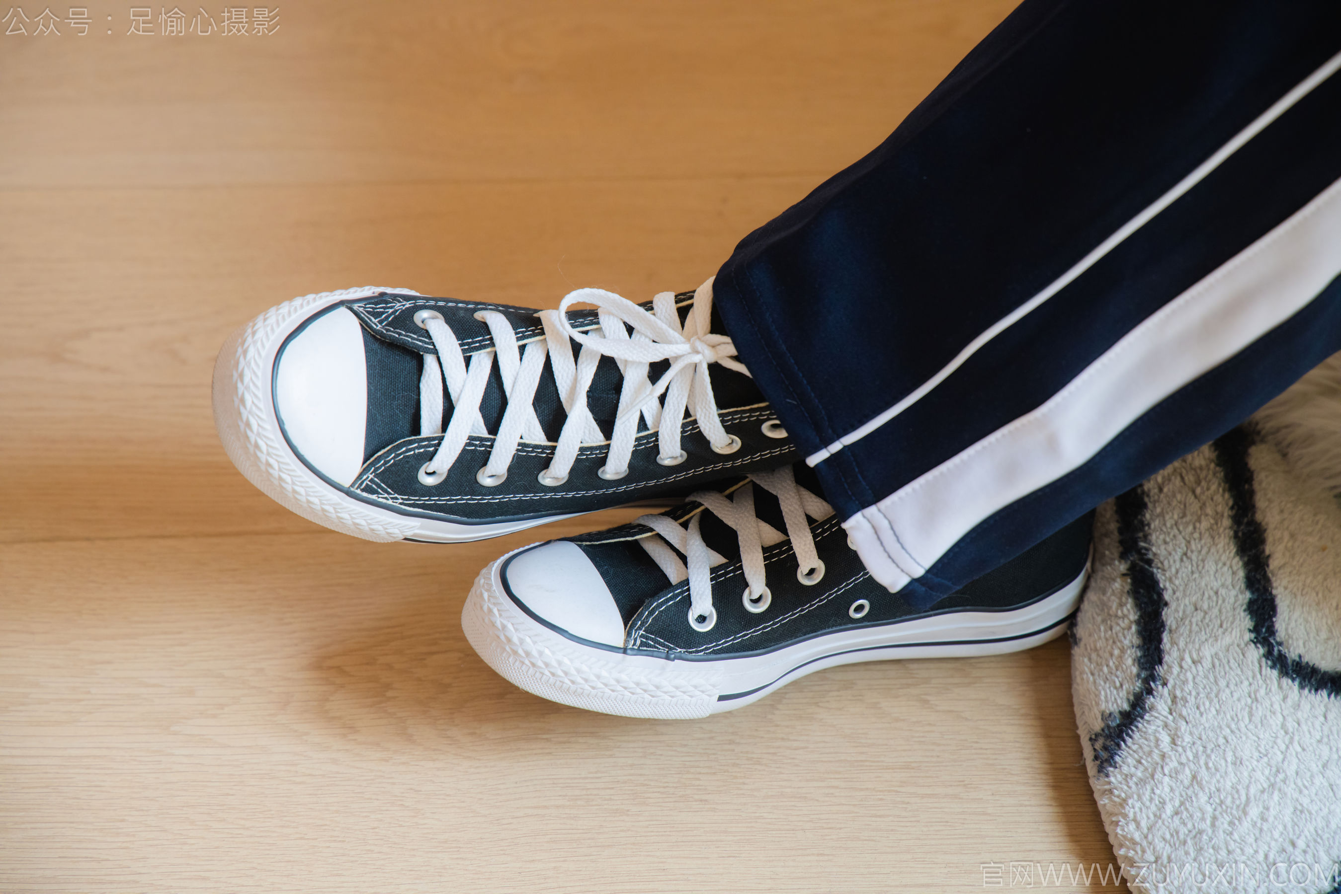 足愉心 No.031 奶芙 （搭配：校服、帆布鞋、白色棉袜、裸足）/(110P)