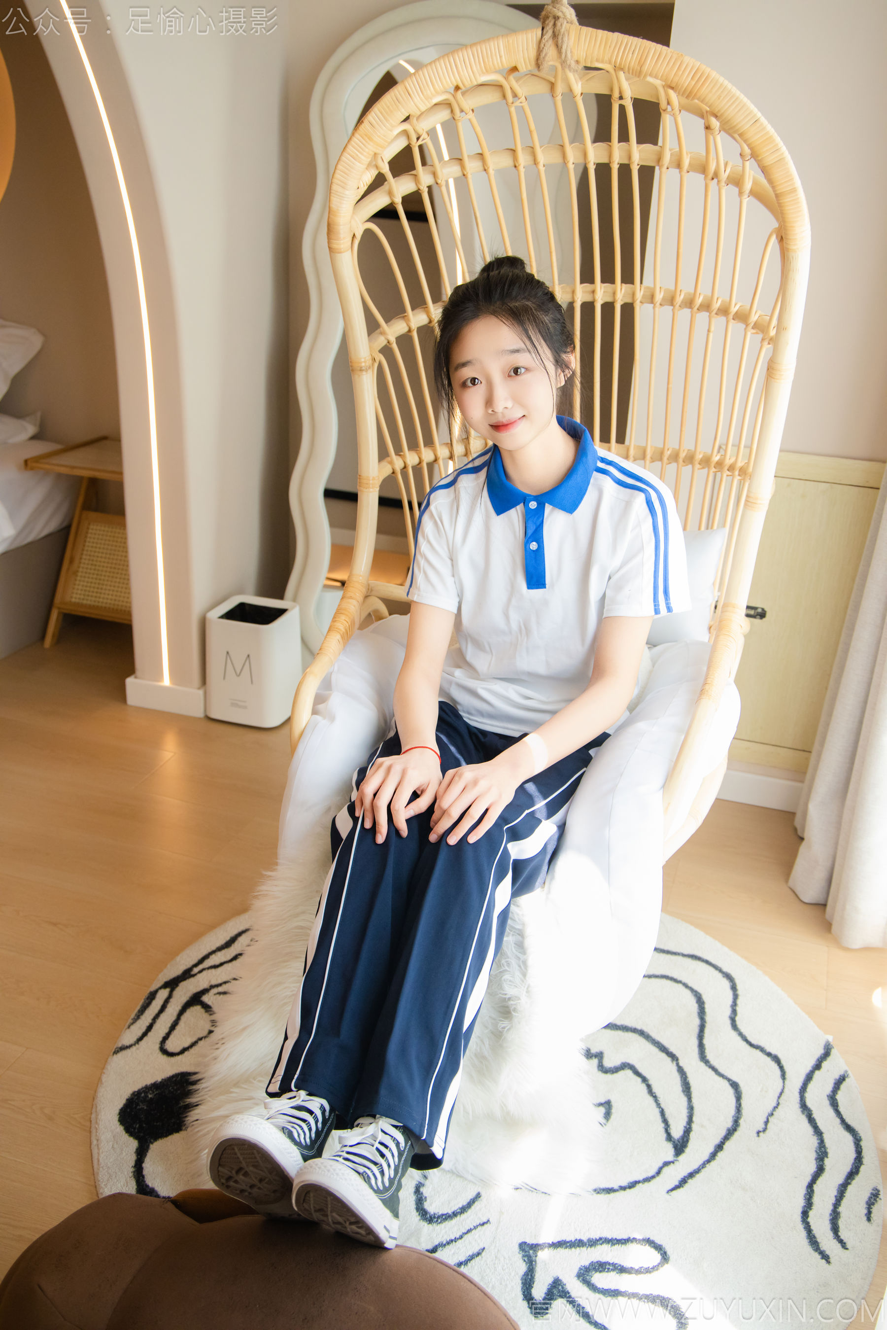 View - 足愉心 No.031 奶芙 （搭配：校服、帆布鞋、白色棉袜、裸足） - 图库库