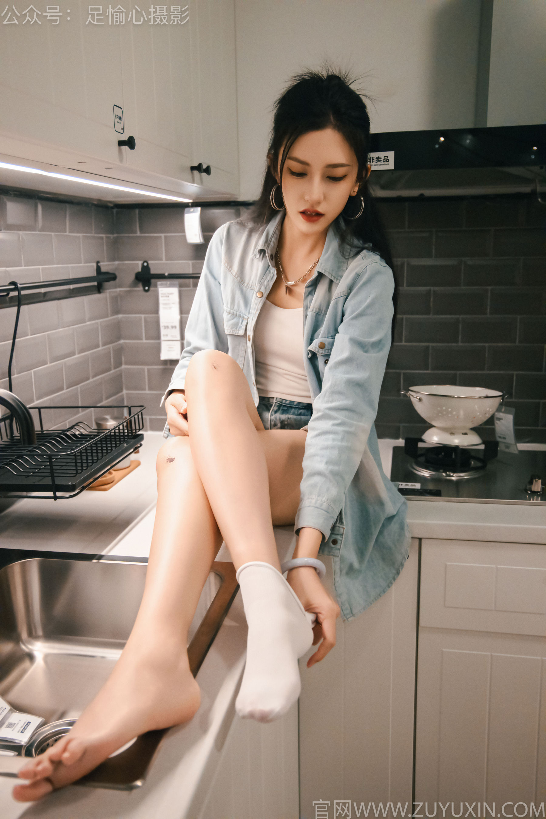 足愉心 No.001 可乐 （搭配：白T、牛仔短裤、板鞋、白棉袜、裸足）/(120P)