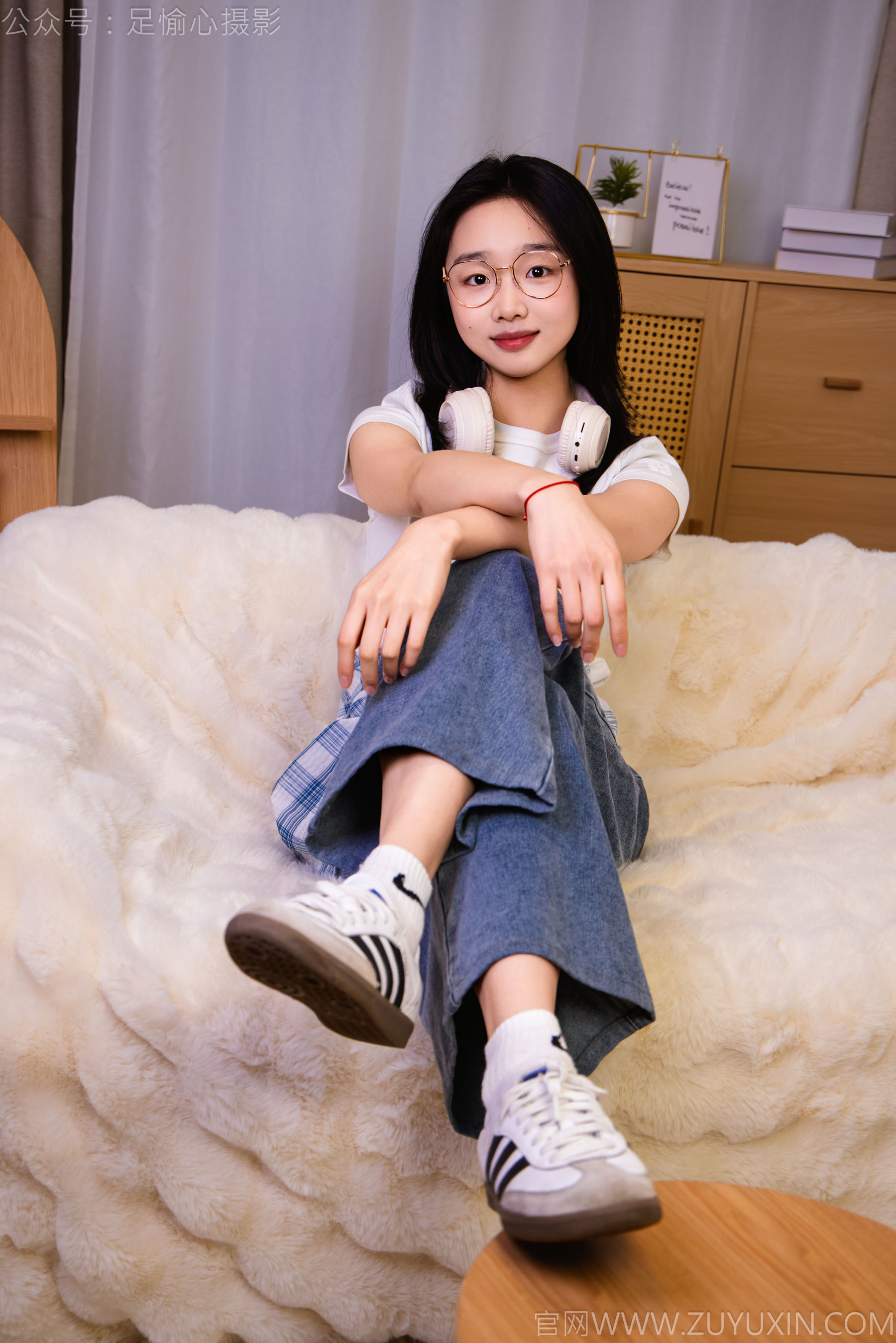 足愉心 No.027 奶芙 （搭配：白色T恤、牛仔长裤、德训鞋、白色棉袜、裸足）/(110P)