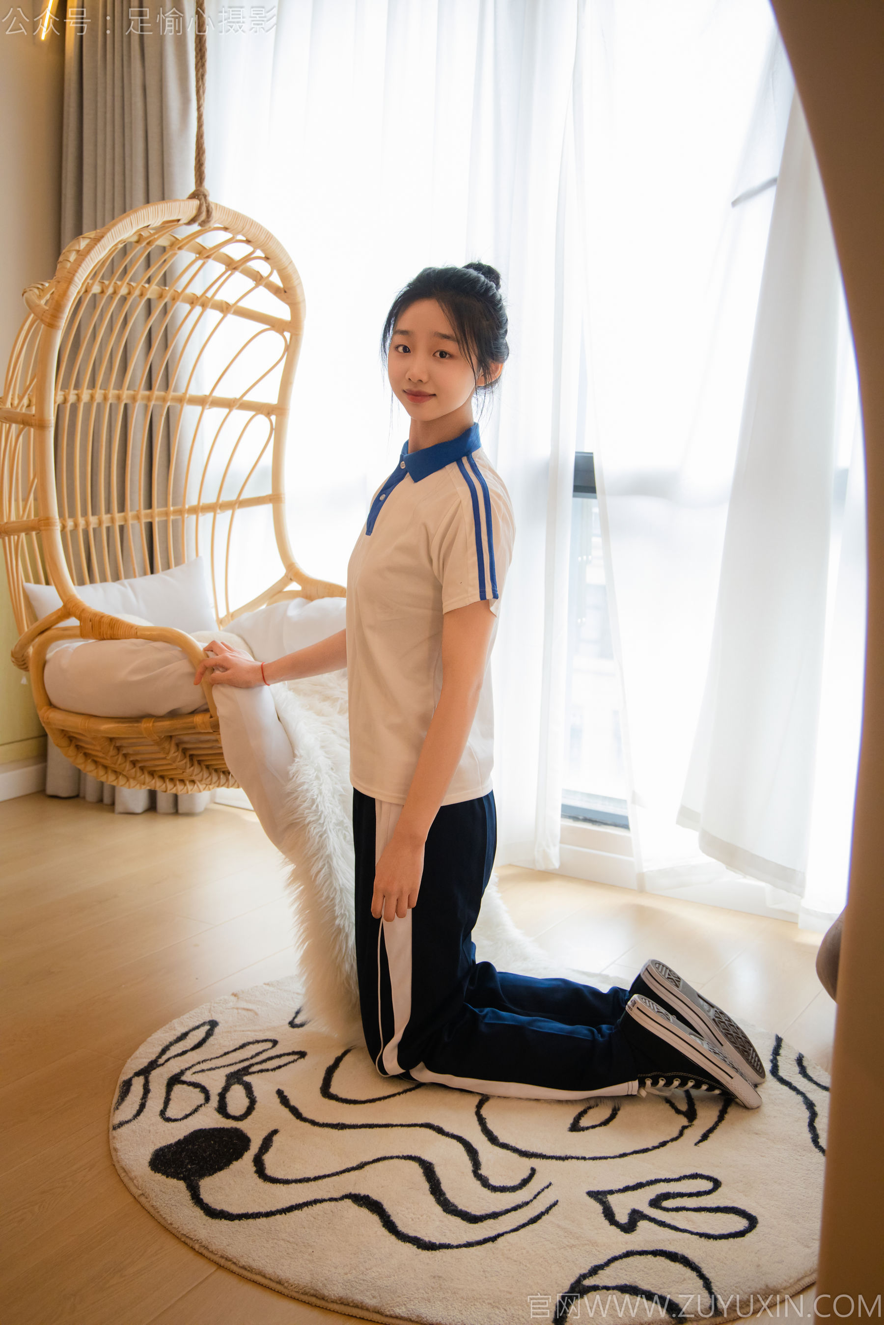 足愉心 No.031 奶芙 （搭配：校服、帆布鞋、白色棉袜、裸足）/(110P)