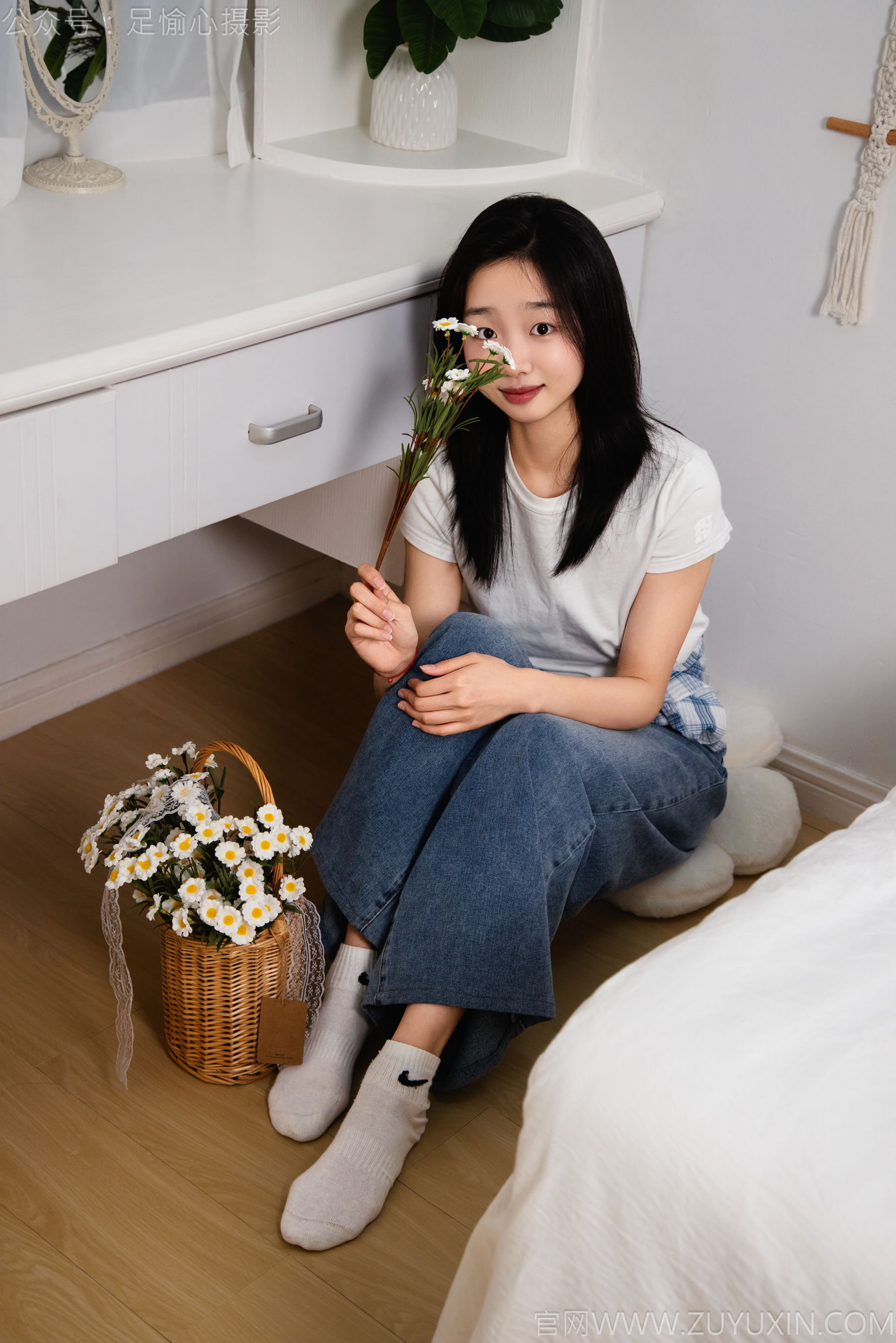 足愉心 No.027 奶芙 （搭配：白色T恤、牛仔长裤、德训鞋、白色棉袜、裸足）/(110P)