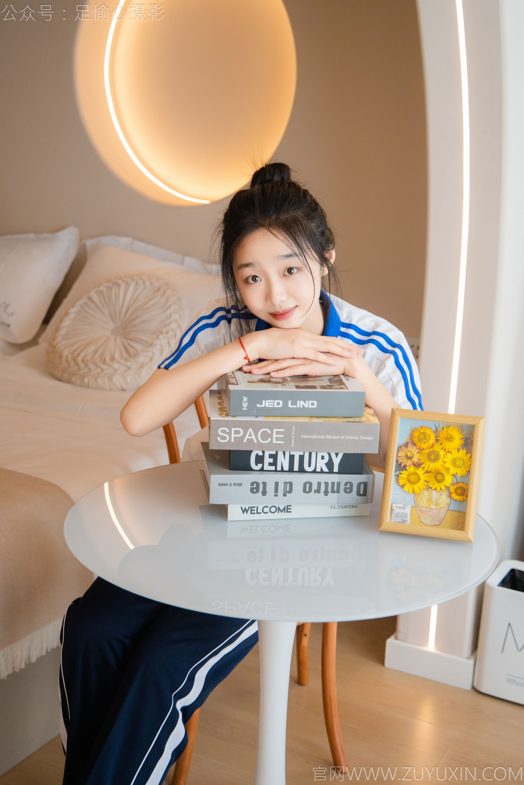 足愉心 No.031 奶芙 （搭配：校服、帆布鞋、白色棉袜、裸足）/(110P)