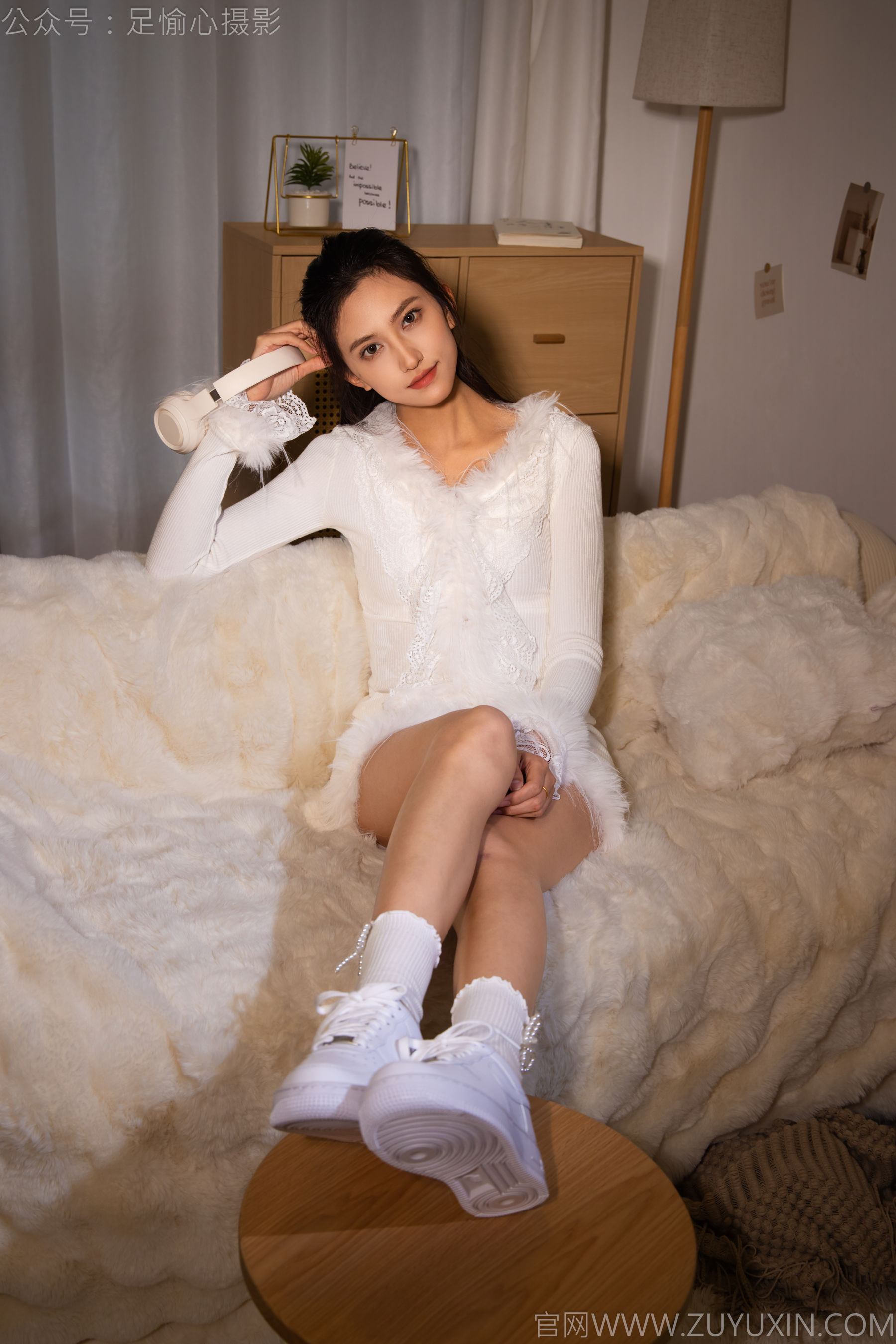 足愉心 No.029 可乐 （搭配：白色上衣、短裙、运动鞋、白色棉袜）/(140P)