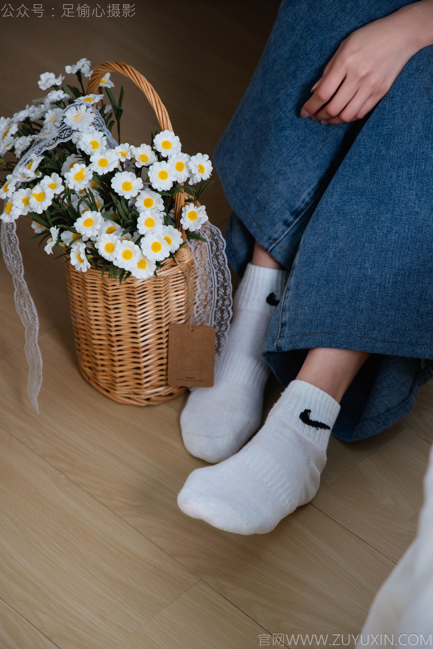 足愉心 No.027 奶芙 （搭配：白色T恤、牛仔长裤、德训鞋、白色棉袜、裸足）/(110P)