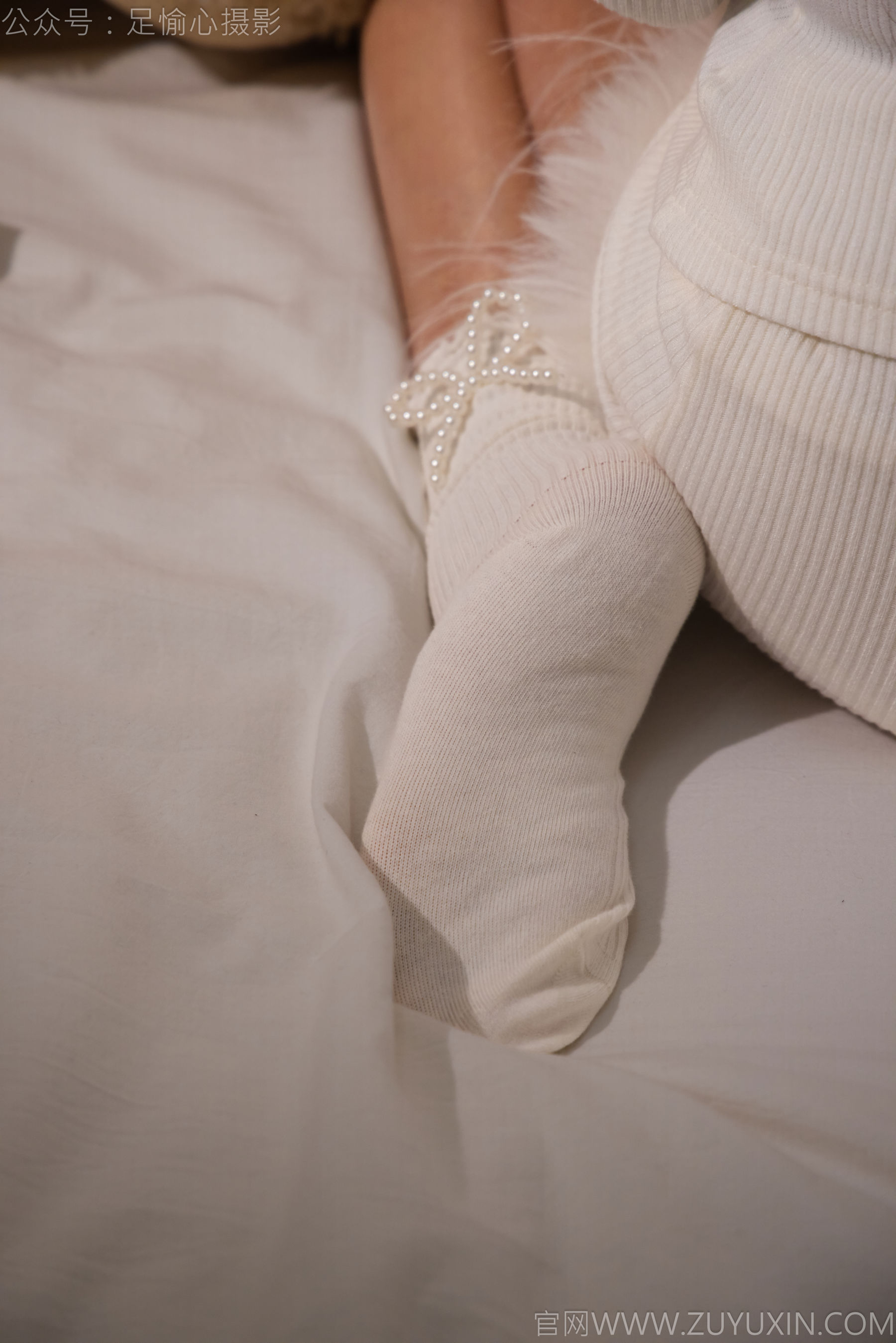 足愉心 No.029 可乐 （搭配：白色上衣、短裙、运动鞋、白色棉袜）/(140P)