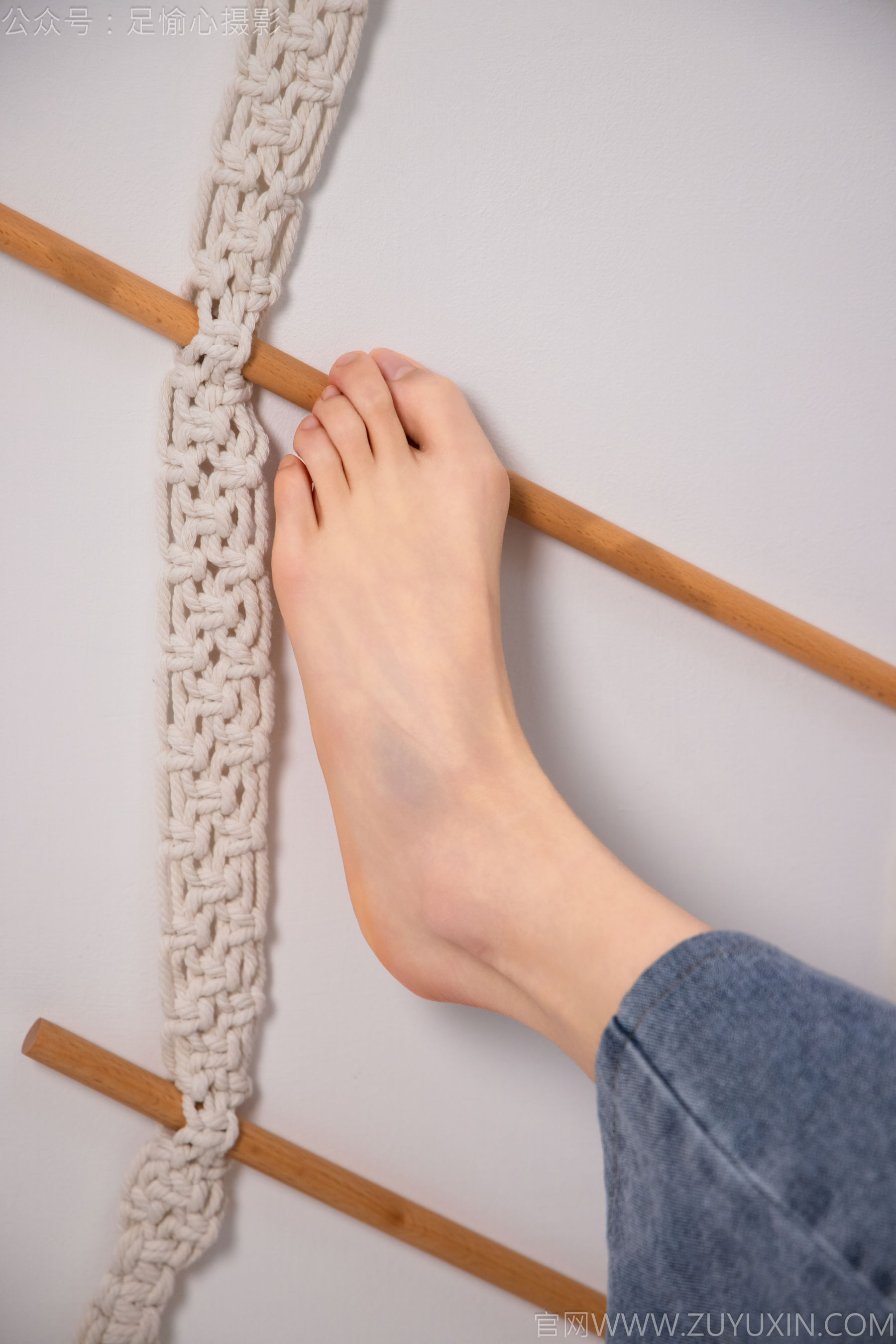 足愉心 No.027 奶芙 （搭配：白色T恤、牛仔长裤、德训鞋、白色棉袜、裸足）/(110P)