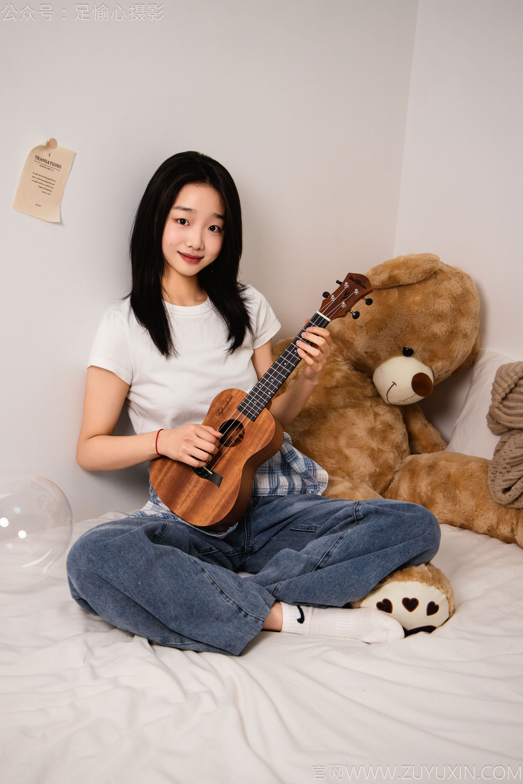 足愉心 No.027 奶芙 （搭配：白色T恤、牛仔长裤、德训鞋、白色棉袜、裸足）/(110P)