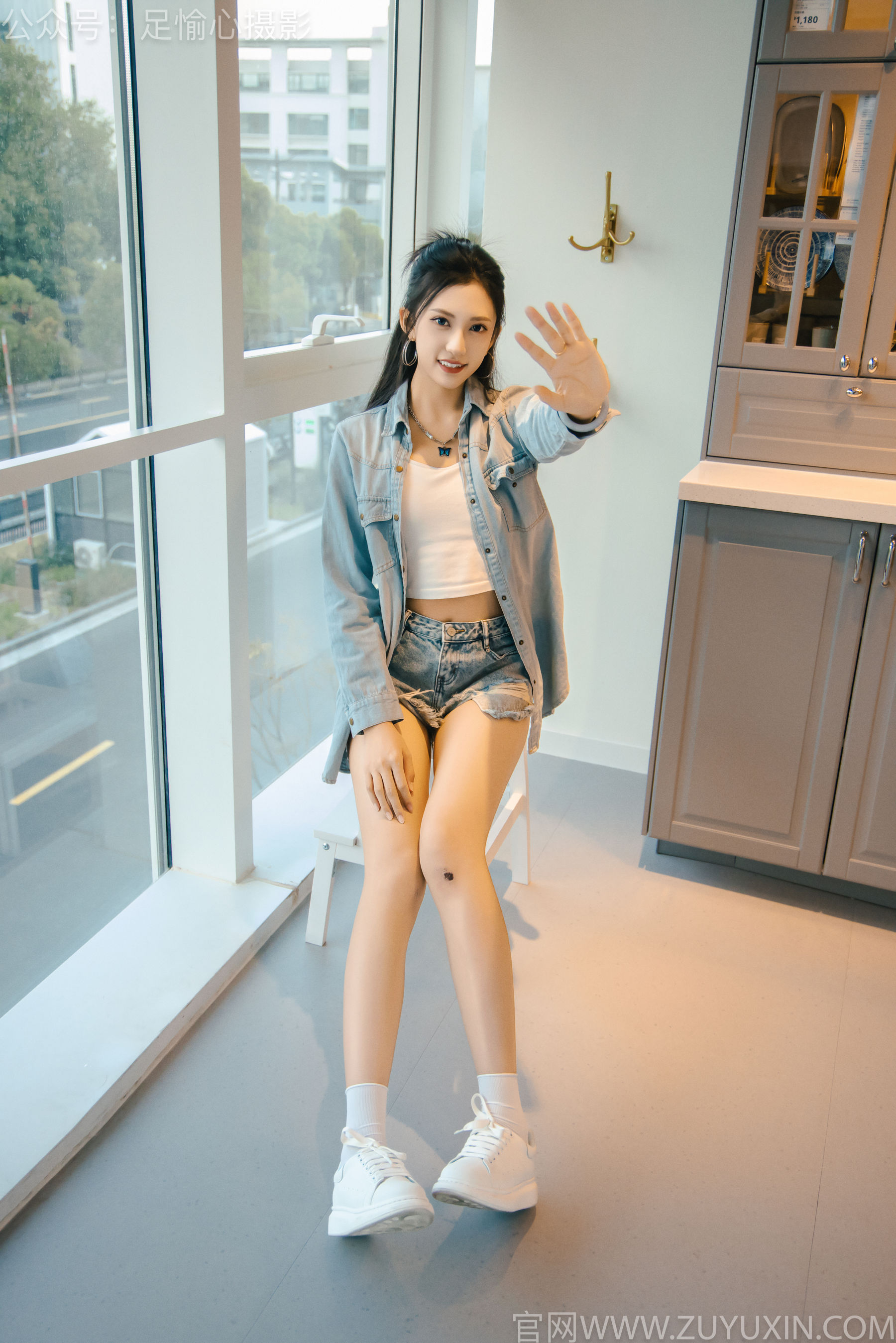 足愉心 No.001 可乐 （搭配：白T、牛仔短裤、板鞋、白棉袜、裸足）/(120P)