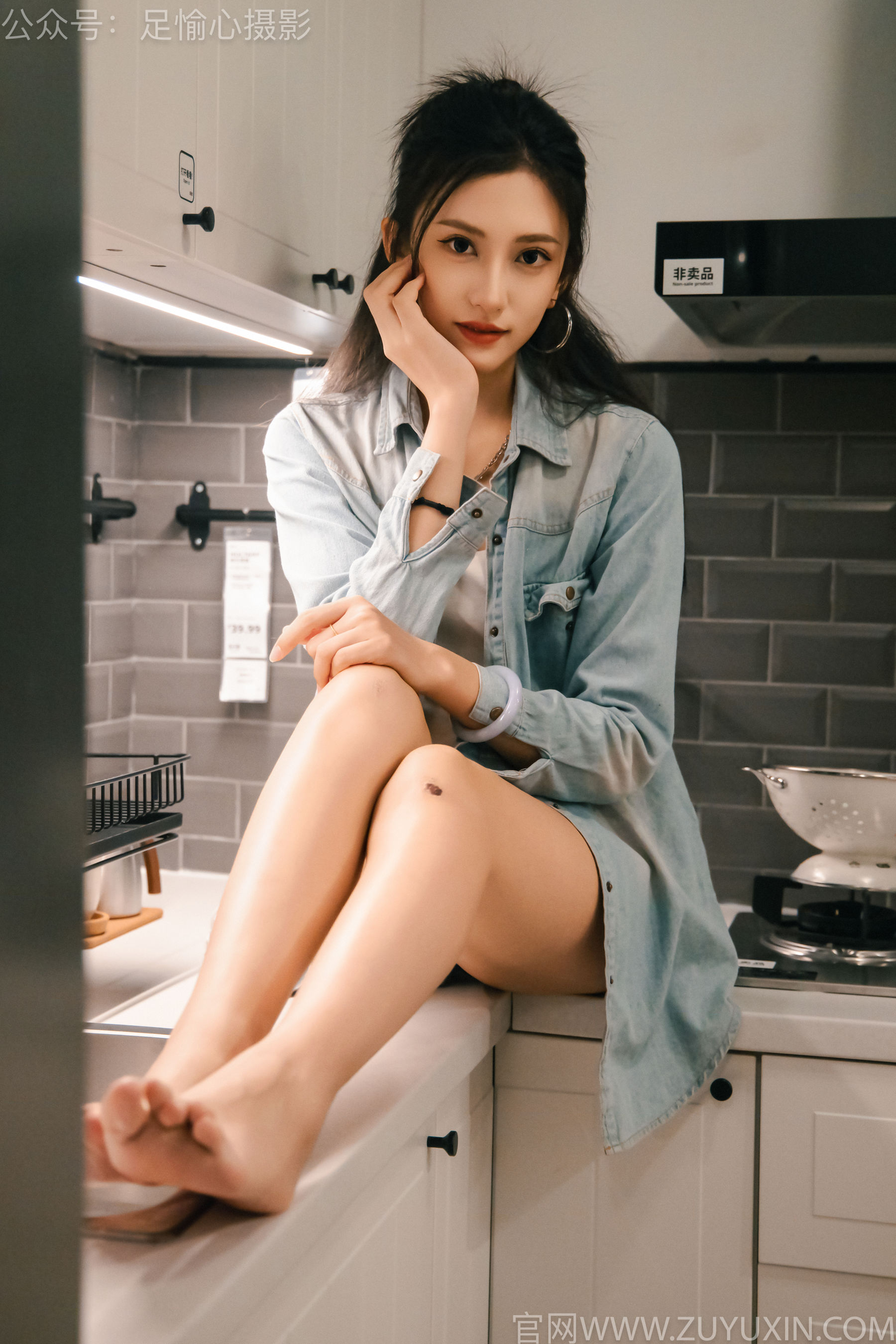 足愉心 No.001 可乐 （搭配：白T、牛仔短裤、板鞋、白棉袜、裸足）/(120P)