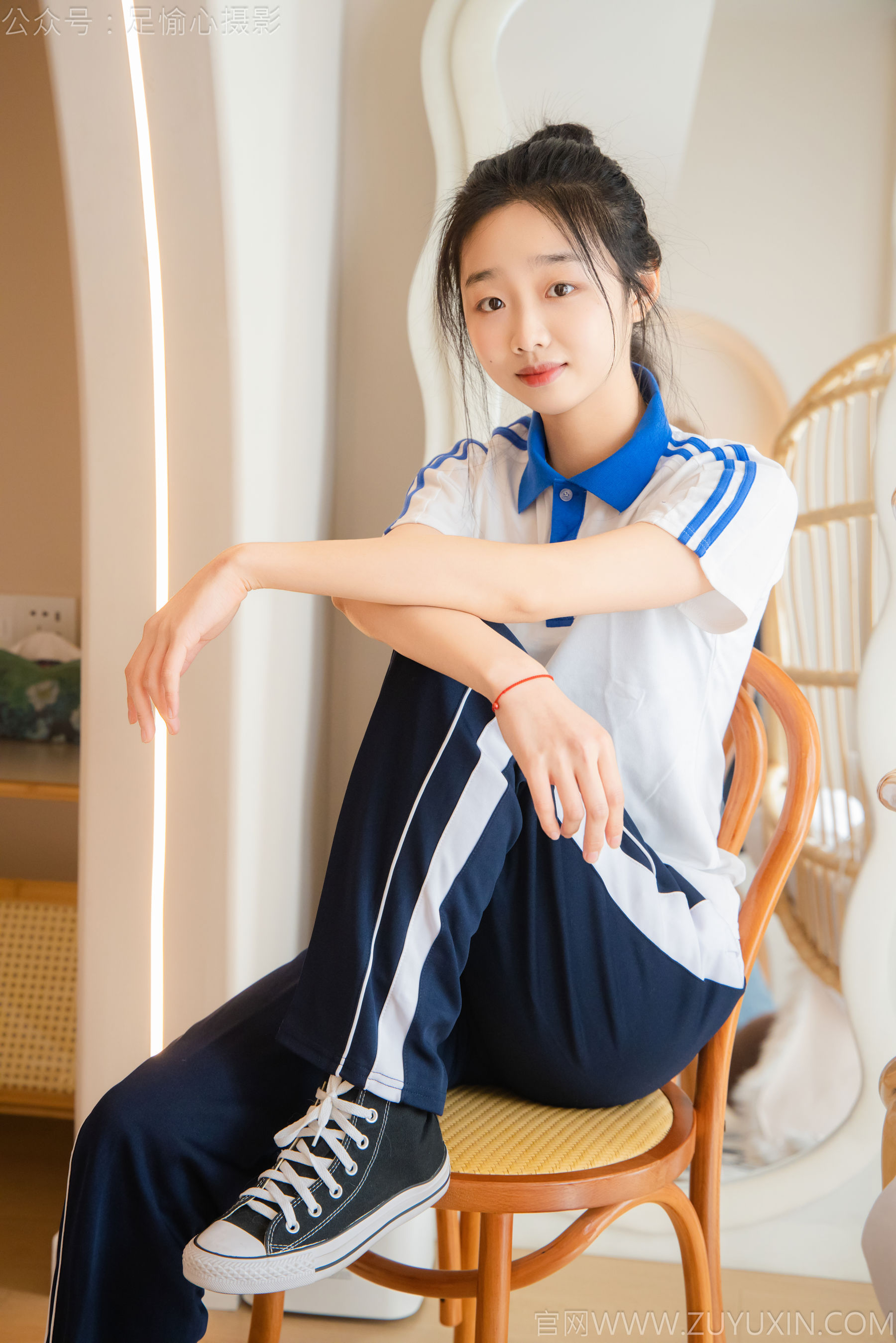 足愉心 No.031 奶芙 （搭配：校服、帆布鞋、白色棉袜、裸足）/(110P)