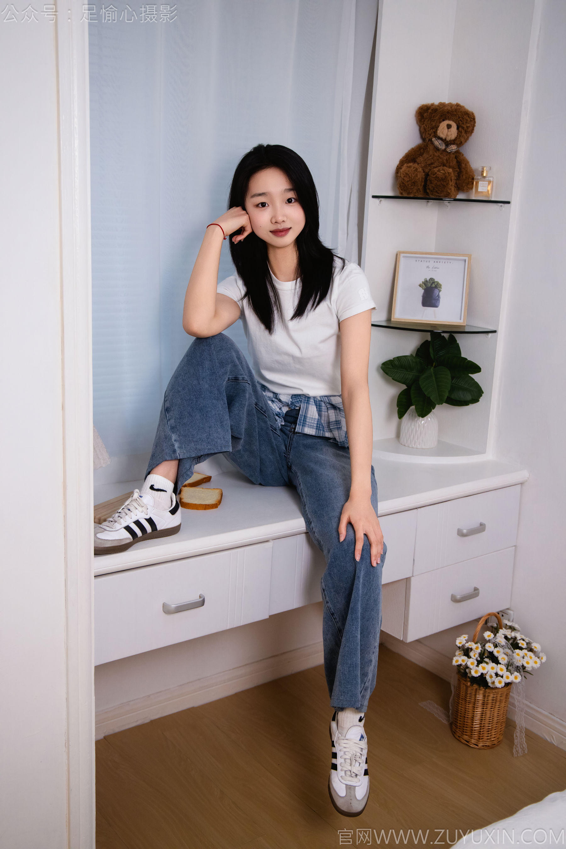 足愉心 No.027 奶芙 （搭配：白色T恤、牛仔长裤、德训鞋、白色棉袜、裸足）/(110P)
