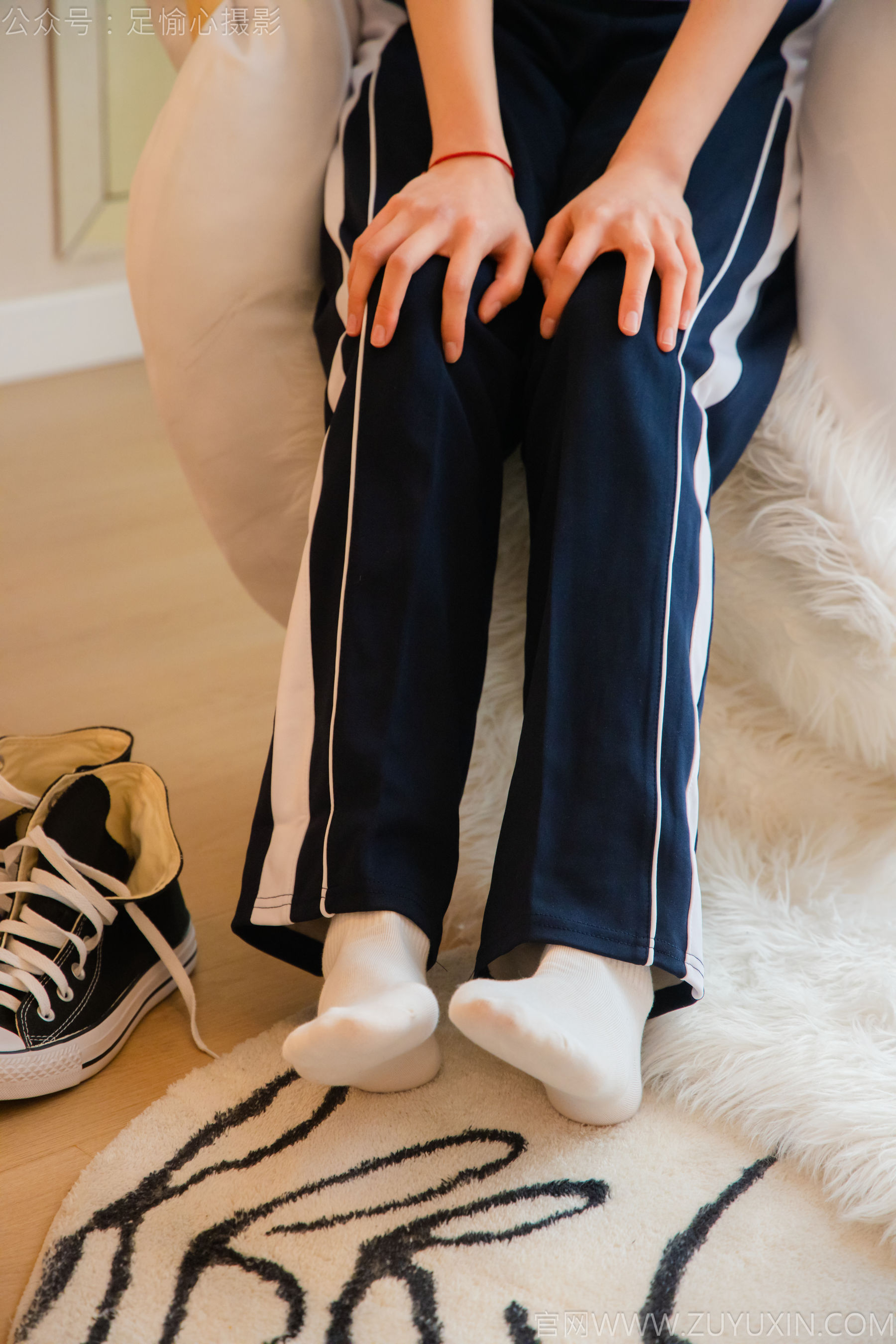 足愉心 No.031 奶芙 （搭配：校服、帆布鞋、白色棉袜、裸足）/(110P)