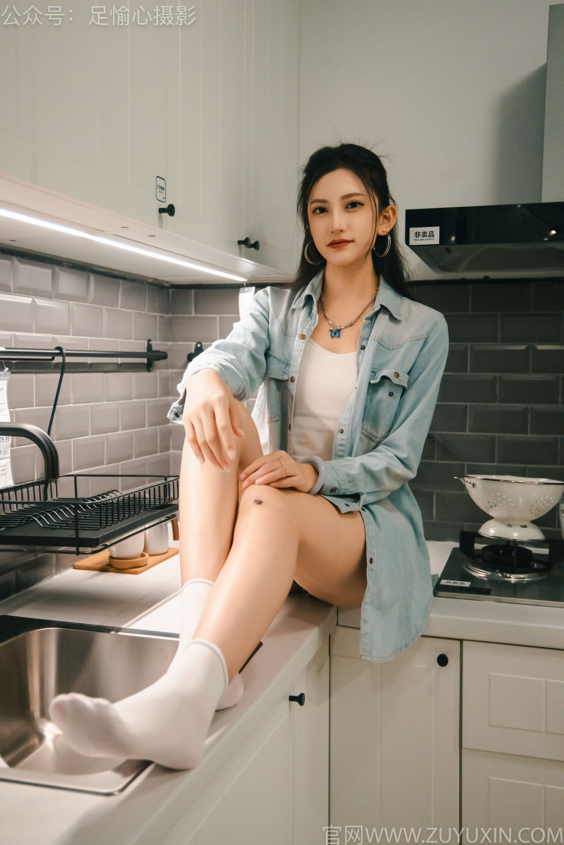 足愉心 No.001 可乐 （搭配：白T、牛仔短裤、板鞋、白棉袜、裸足）/(120P)