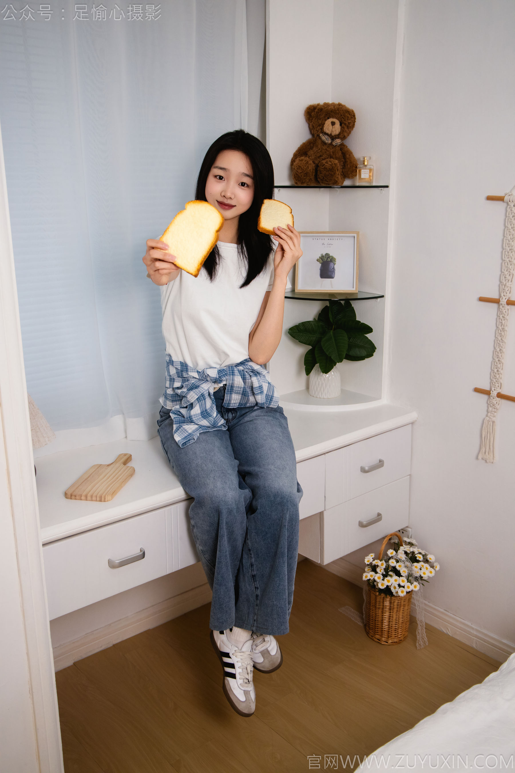 足愉心 No.027 奶芙 （搭配：白色T恤、牛仔长裤、德训鞋、白色棉袜、裸足）/(110P)