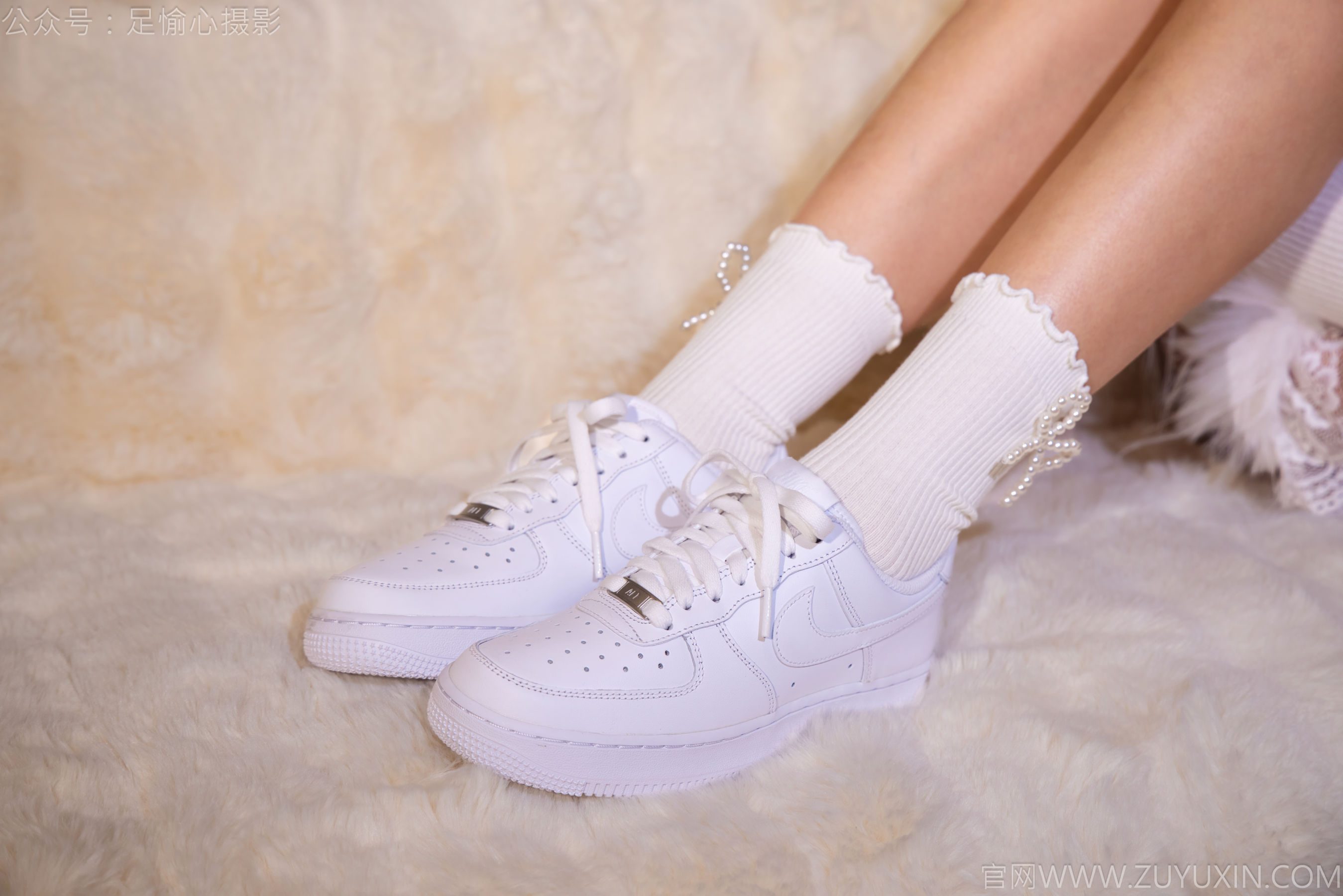 足愉心 No.029 可乐 （搭配：白色上衣、短裙、运动鞋、白色棉袜）/(140P)