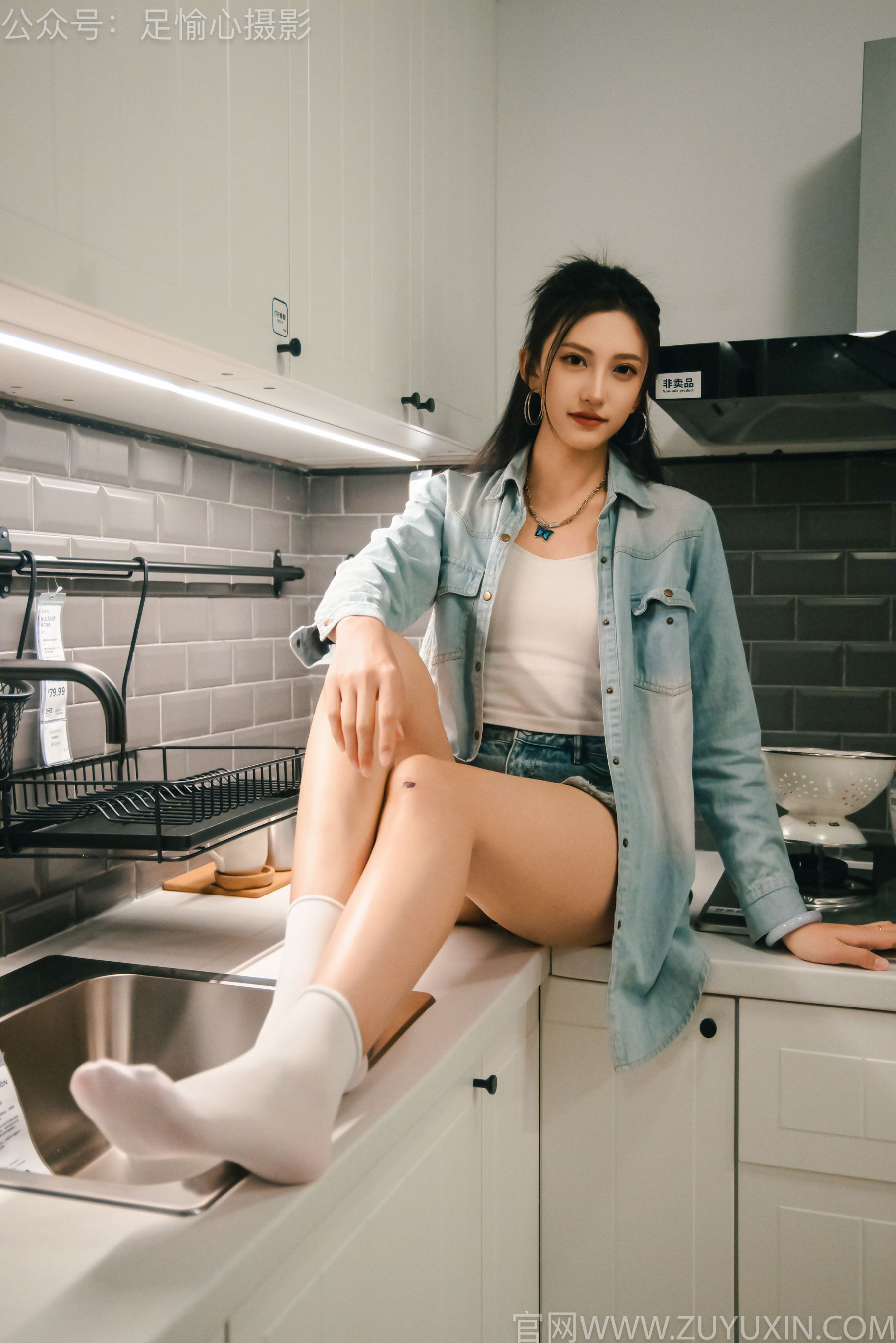 足愉心 No.001 可乐 （搭配：白T、牛仔短裤、板鞋、白棉袜、裸足）/(120P)