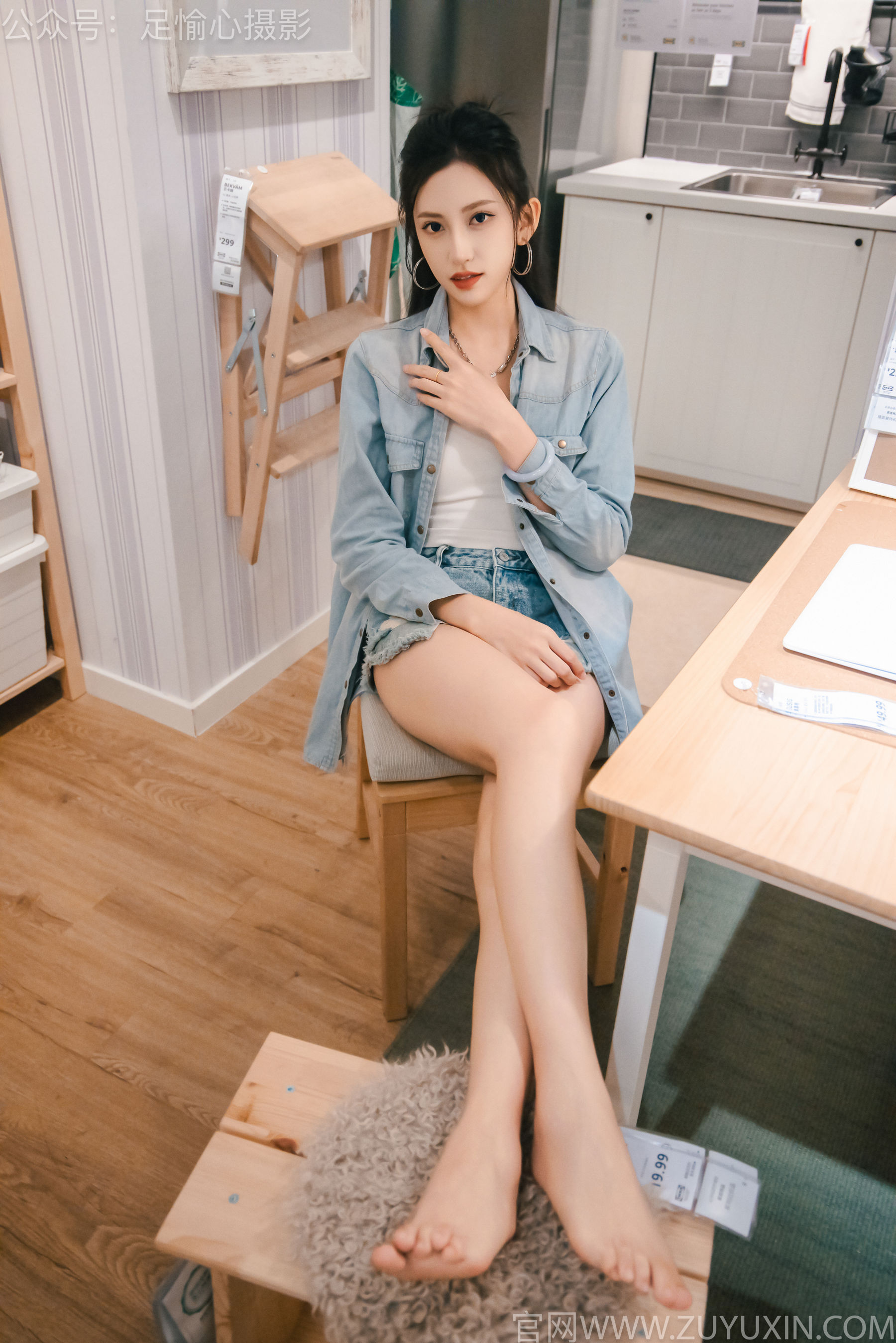 足愉心 No.001 可乐 （搭配：白T、牛仔短裤、板鞋、白棉袜、裸足）/(120P)