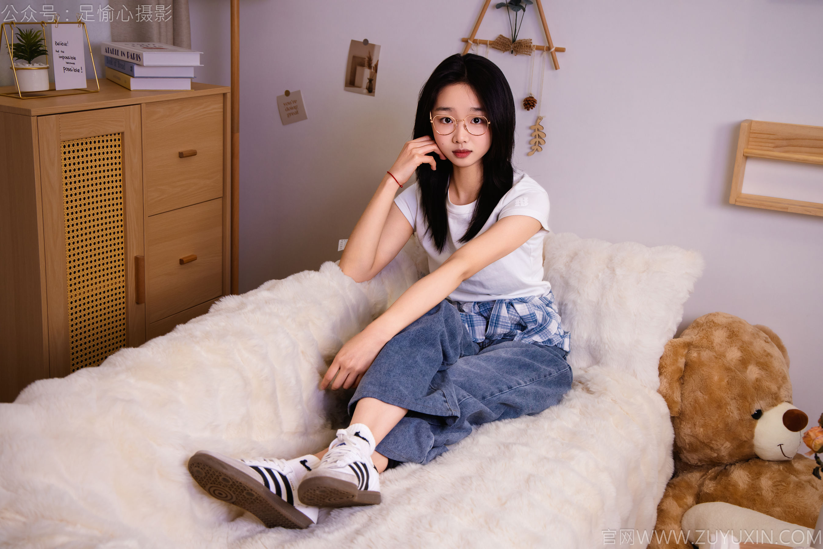 足愉心 No.027 奶芙 （搭配：白色T恤、牛仔长裤、德训鞋、白色棉袜、裸足）/(110P)