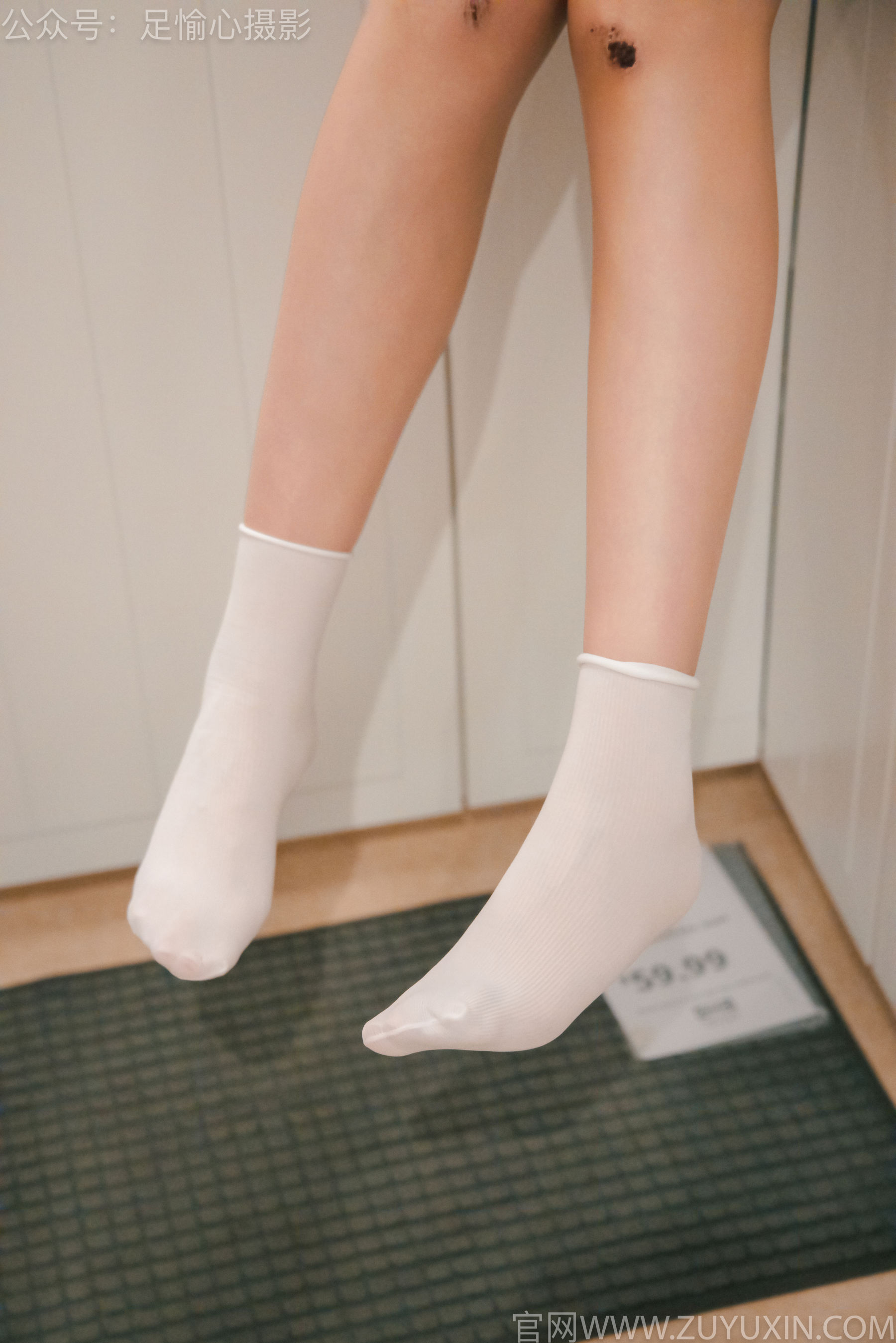 足愉心 No.001 可乐 （搭配：白T、牛仔短裤、板鞋、白棉袜、裸足）/(120P)