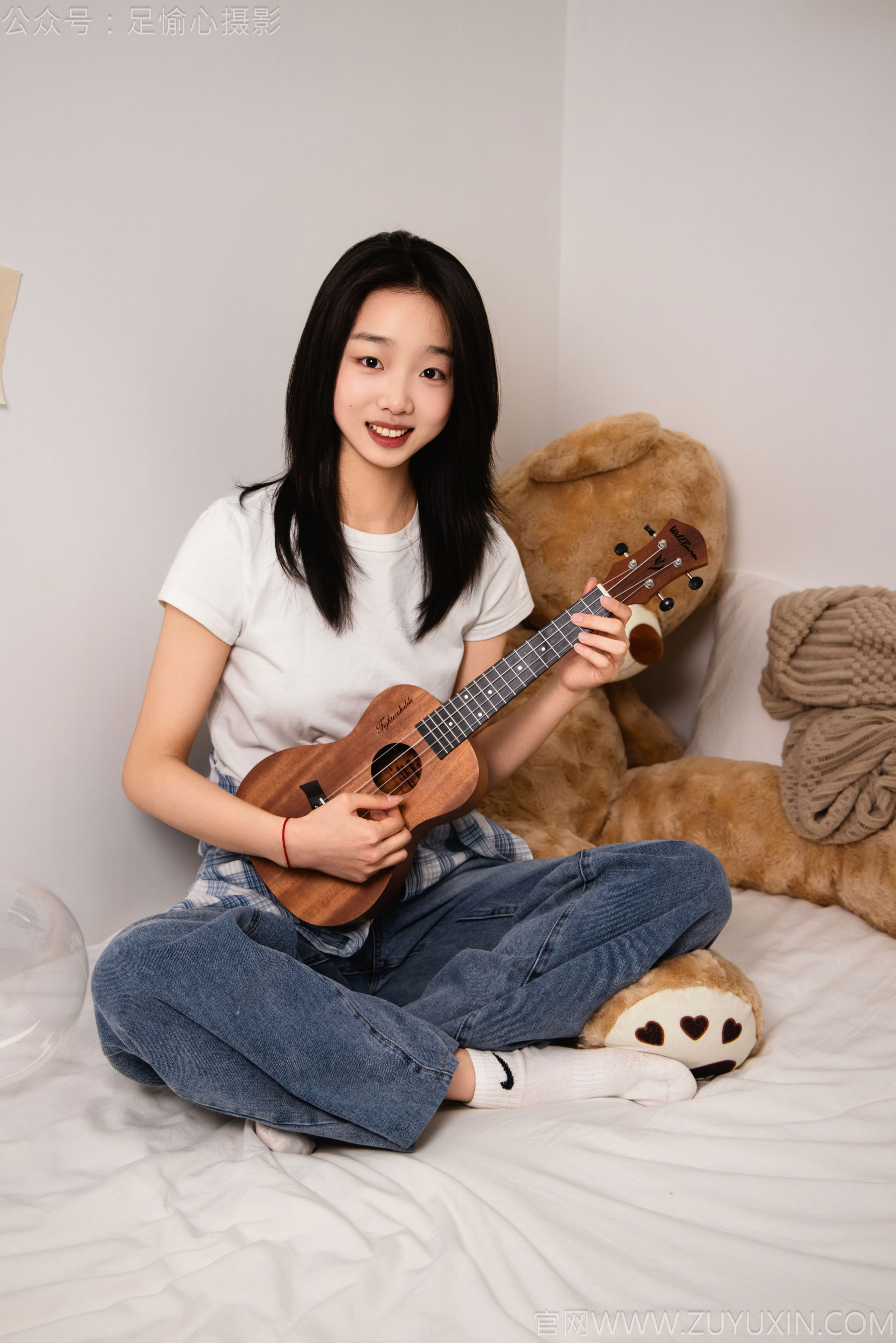 足愉心 No.027 奶芙 （搭配：白色T恤、牛仔长裤、德训鞋、白色棉袜、裸足）/(110P)